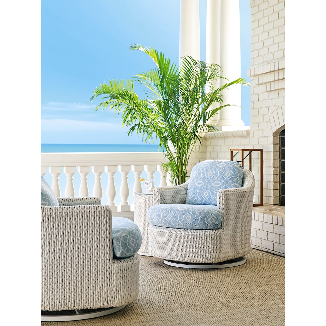 Tommy Bahama Outdoor Living Ocean Breeze Promenade Outdoor Occasional Swivel Chair