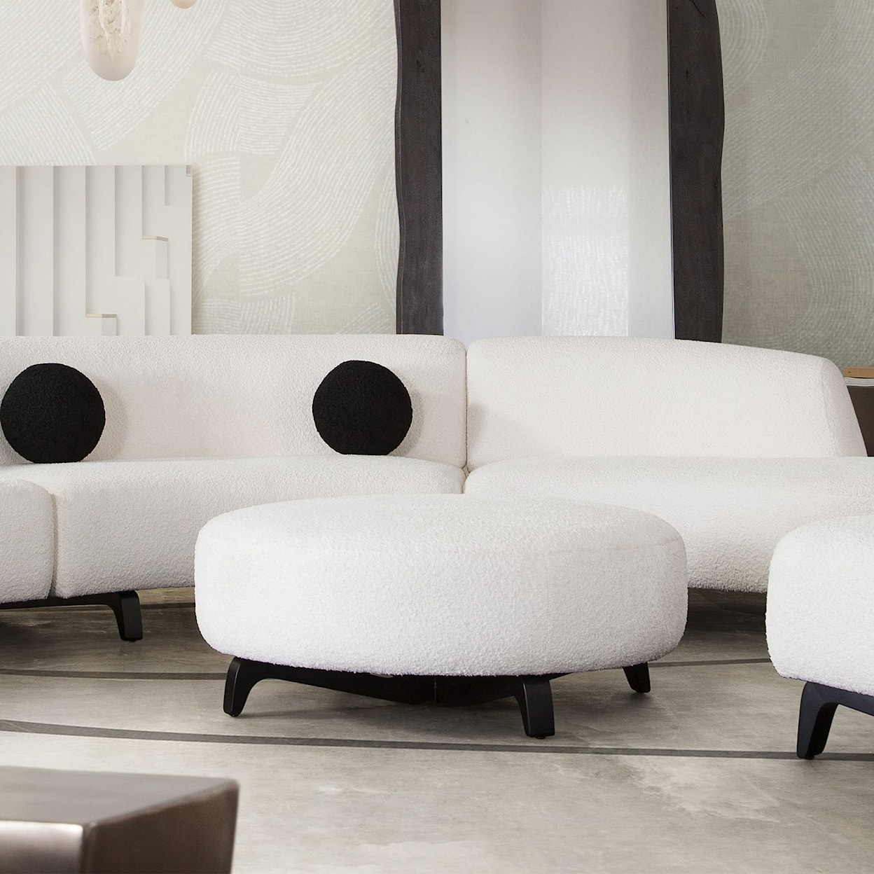 Diamond Sofa Furniture Vesper Round Ottoman