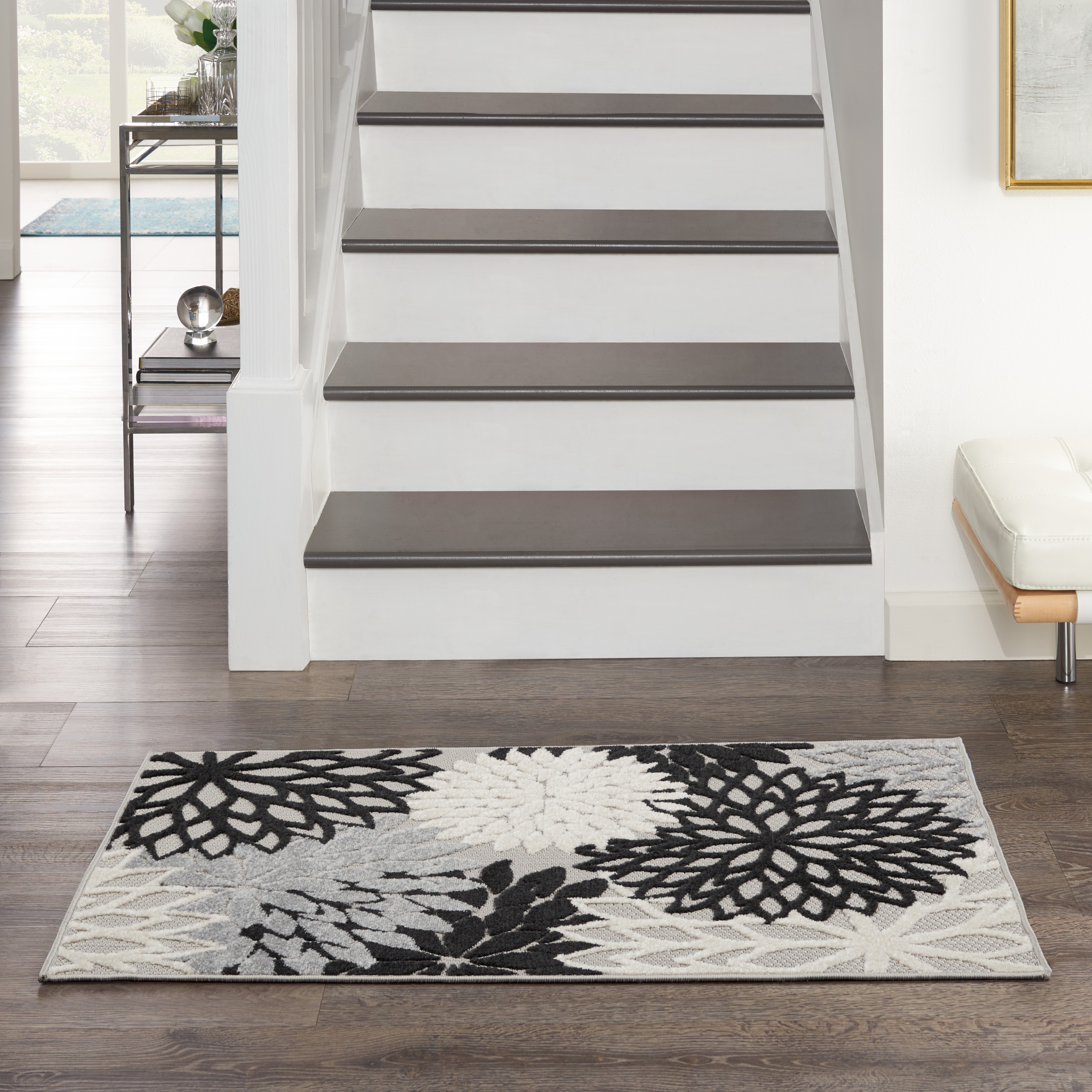 2'8" x 4'  Rug