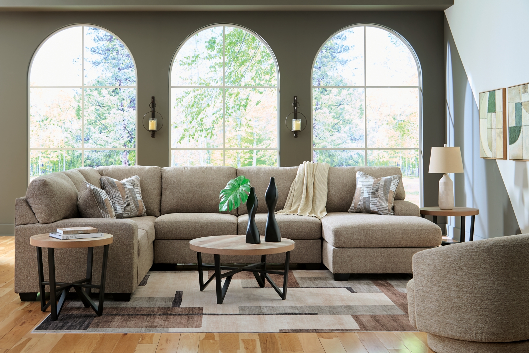 BenchCraft Newellen Sectional