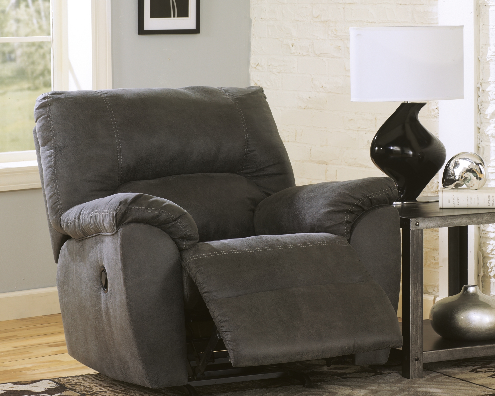 Signature Design by Ashley Tambo Rocker Recliner