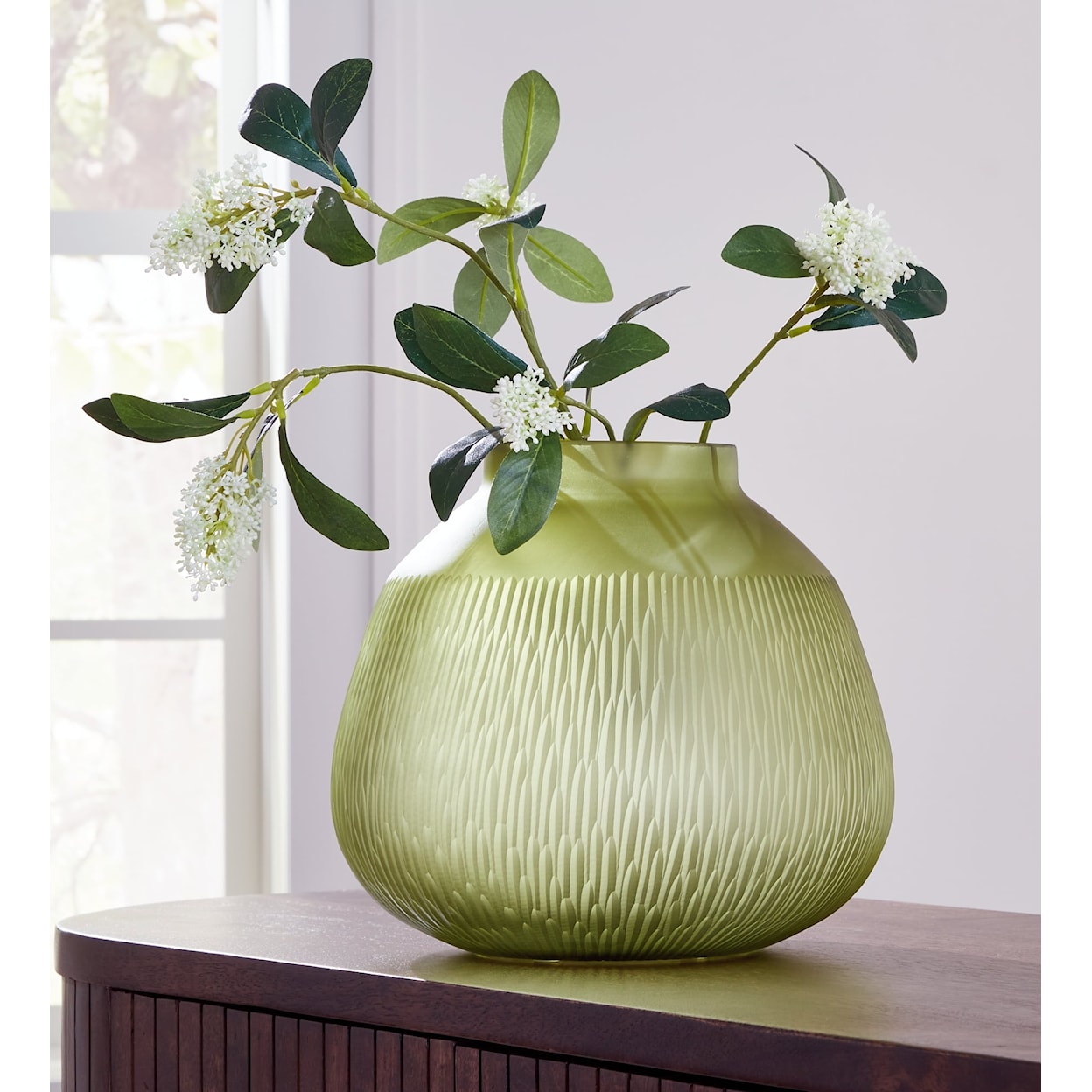 Benchcraft Scottyard Vase