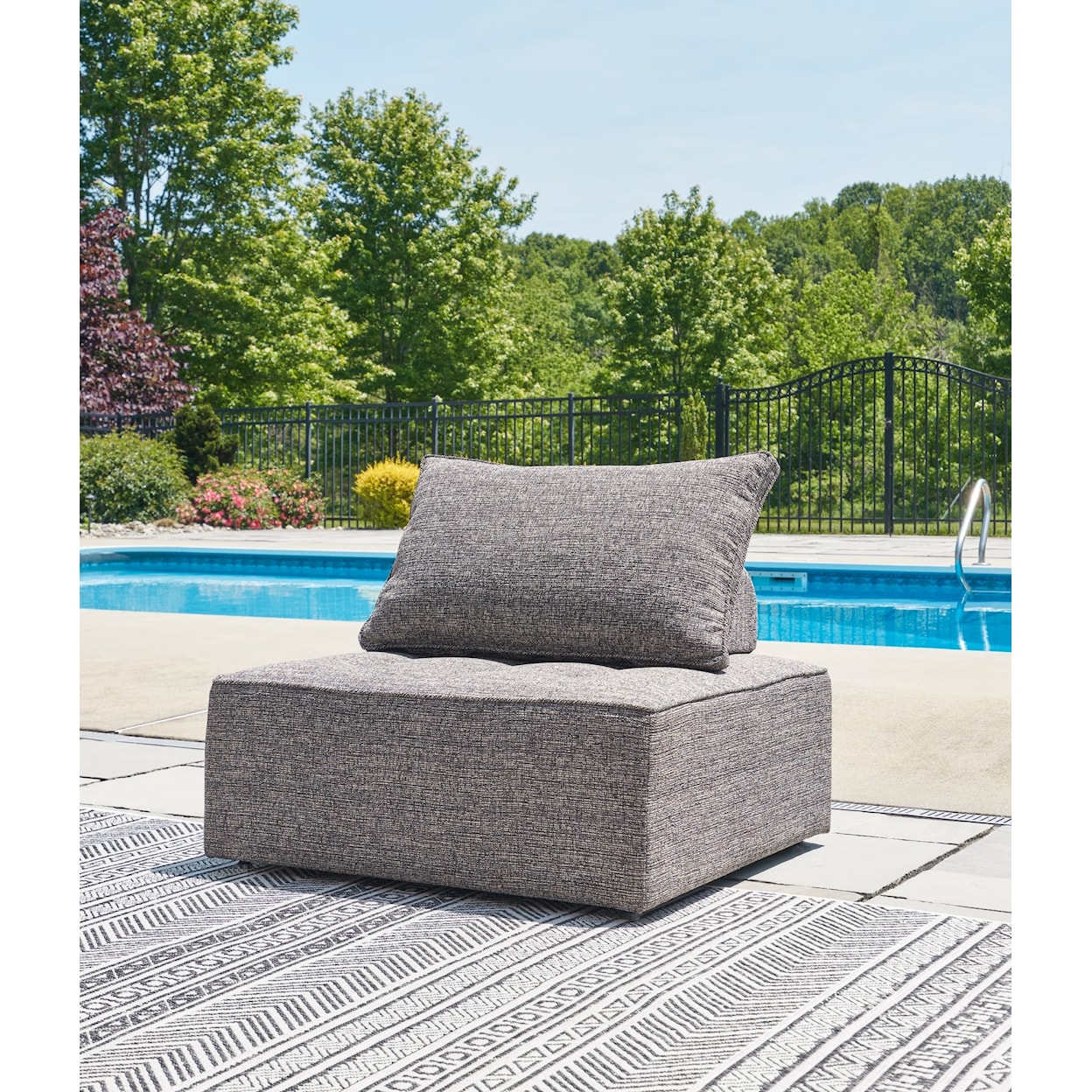 Benchcraft Bree Zee Outdoor Lounge Chair w/Cushion