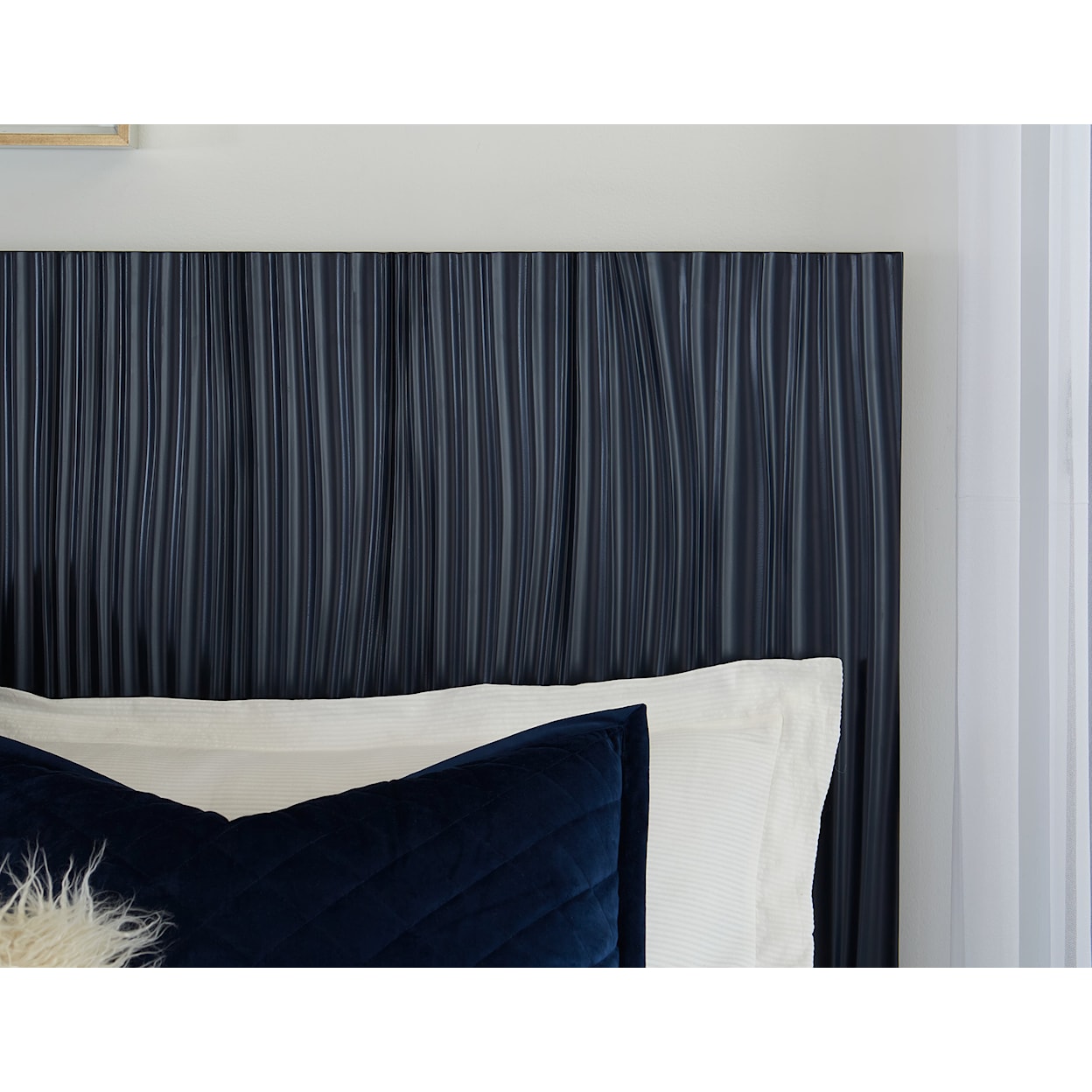 Modus International Argento King Wave-Patterned Bed