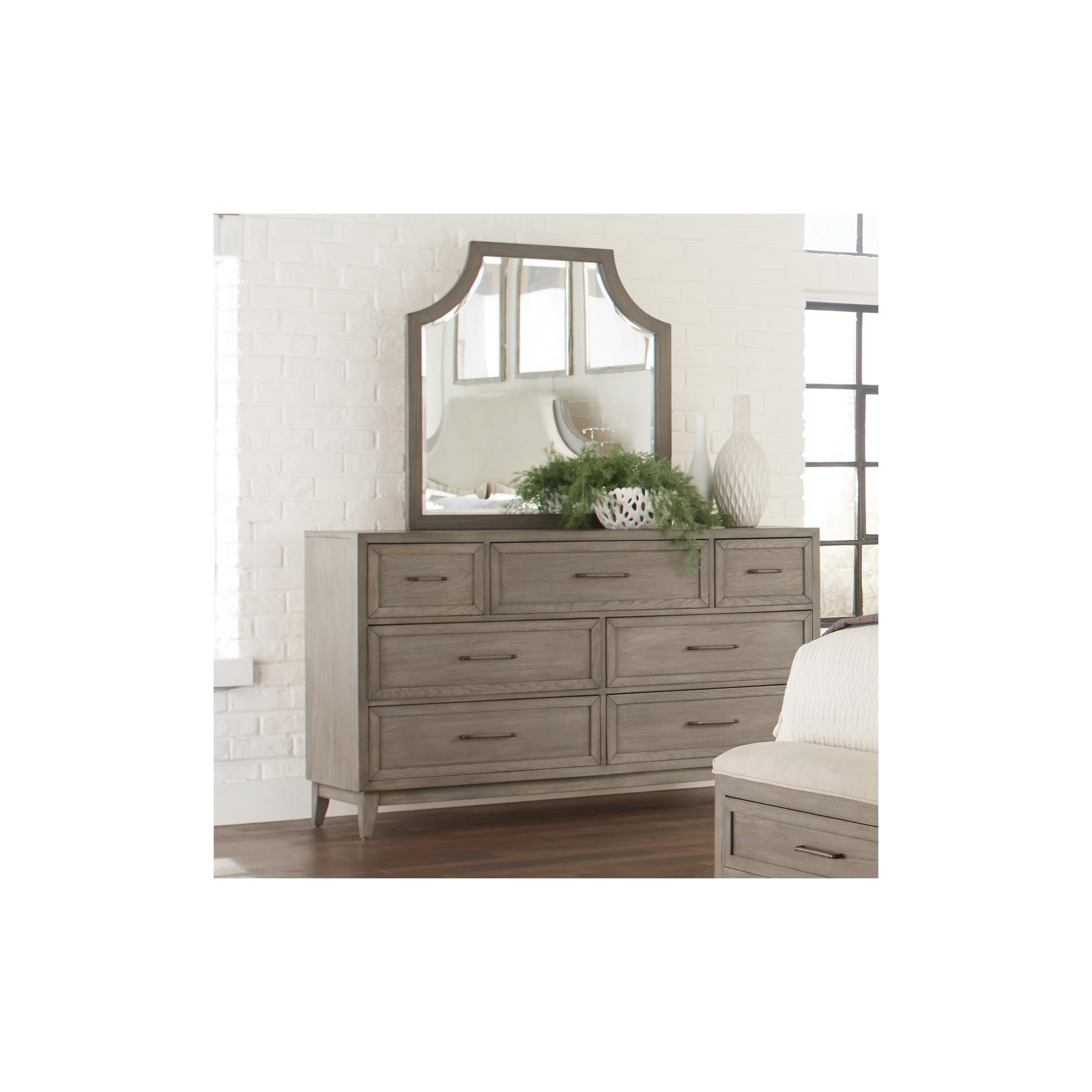 Riverside Furniture Vogue 7-Drawer Dresser