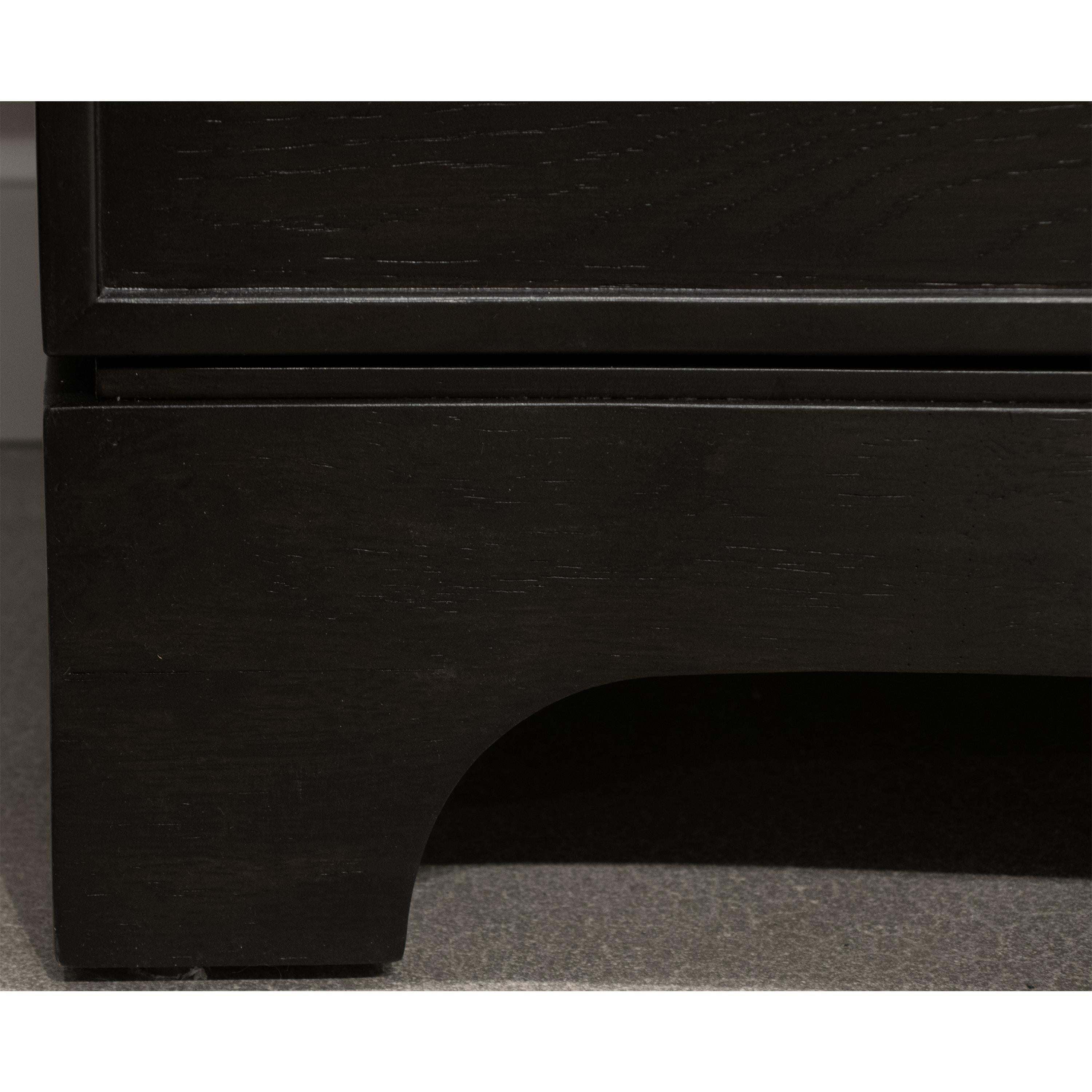 Riverside Furniture Lydia 3-Drawer Bachelors Chest