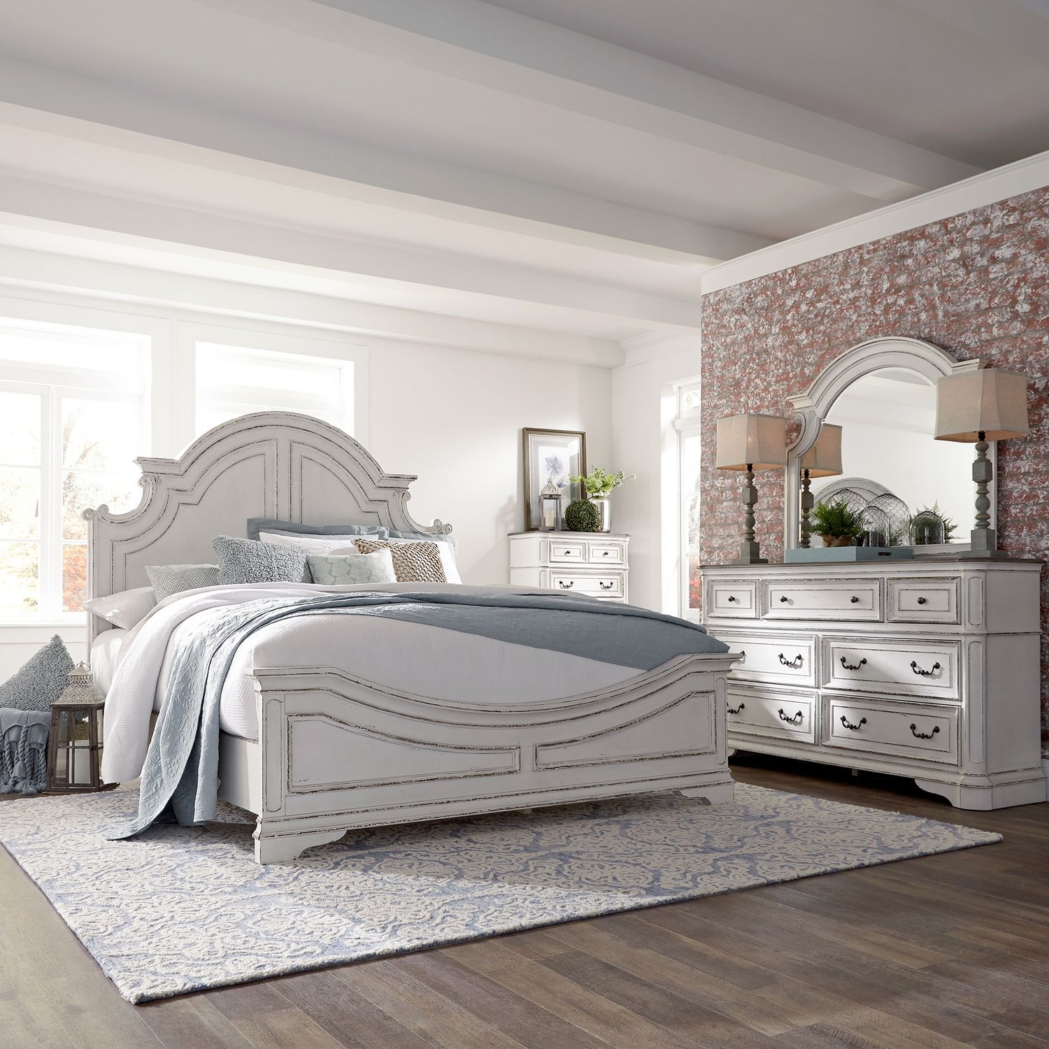 Liberty Furniture Magnolia Manor 4-Piece King Bedroom Group