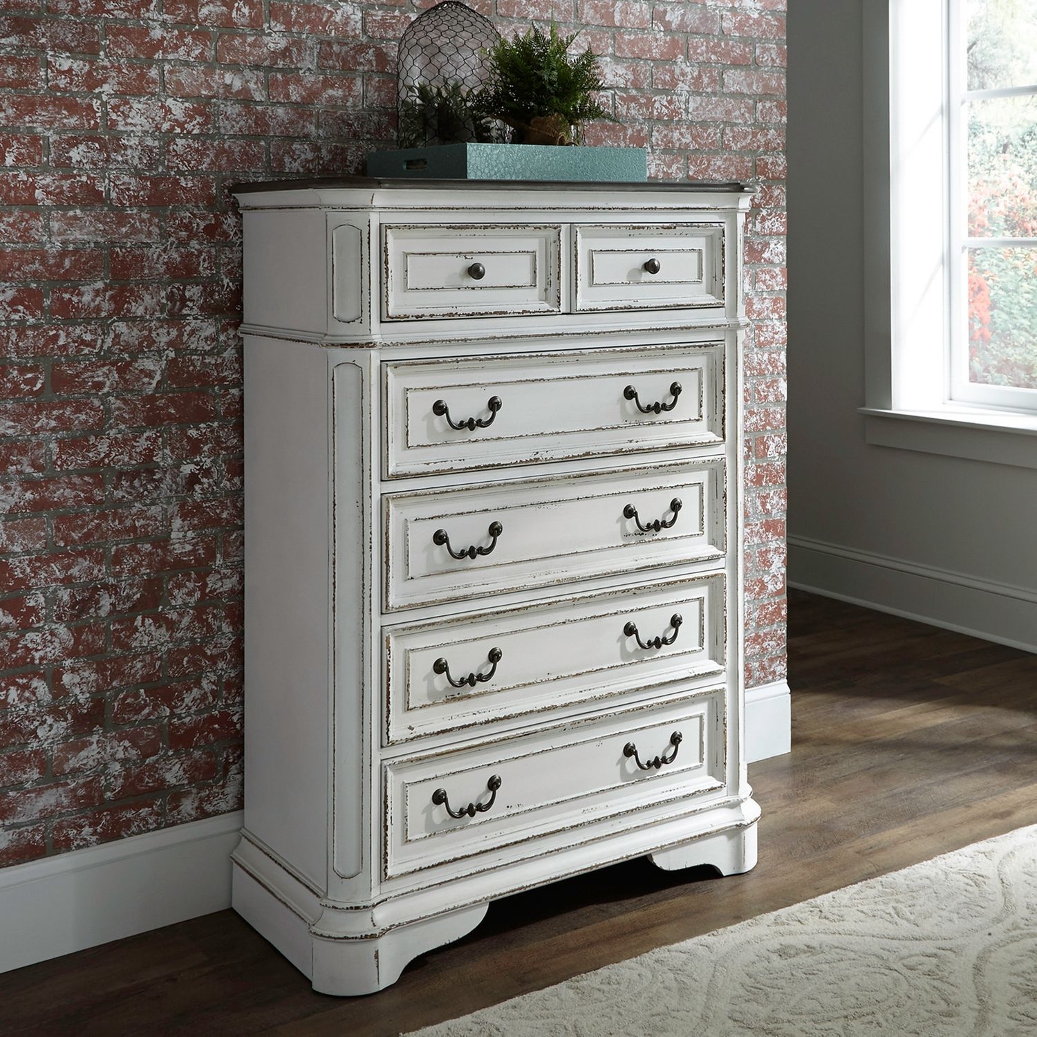 Liberty Furniture Magnolia Manor 5 Drawer Chest