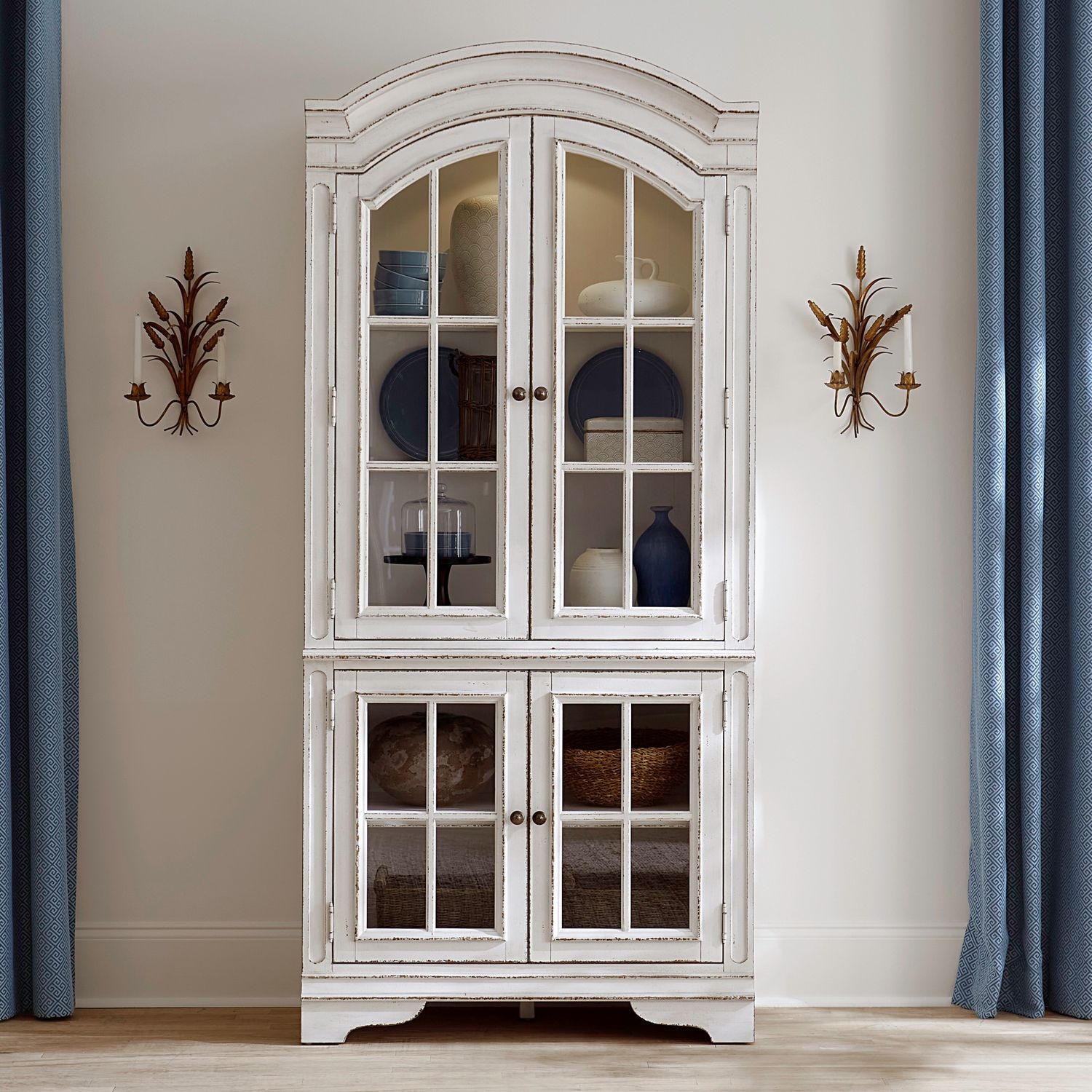 Liberty Furniture Magnolia Manor Display Cabinet