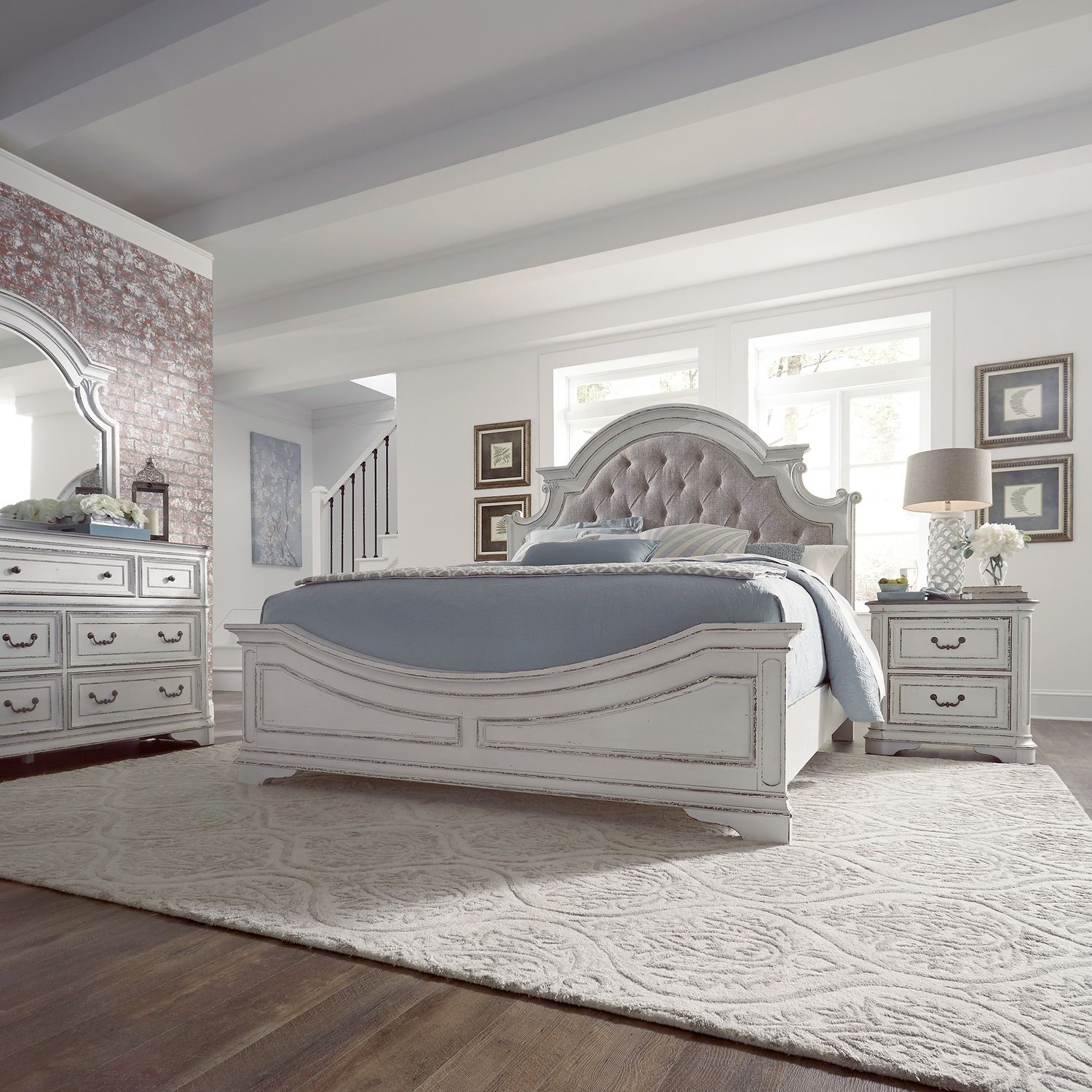 Liberty Furniture Magnolia Manor 4-Piece Upholstered King Bedroom Group