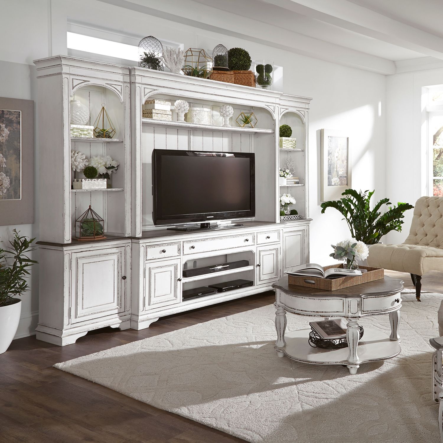 Liberty Furniture Magnolia Manor 4-Piece Entertainment Wall Unit