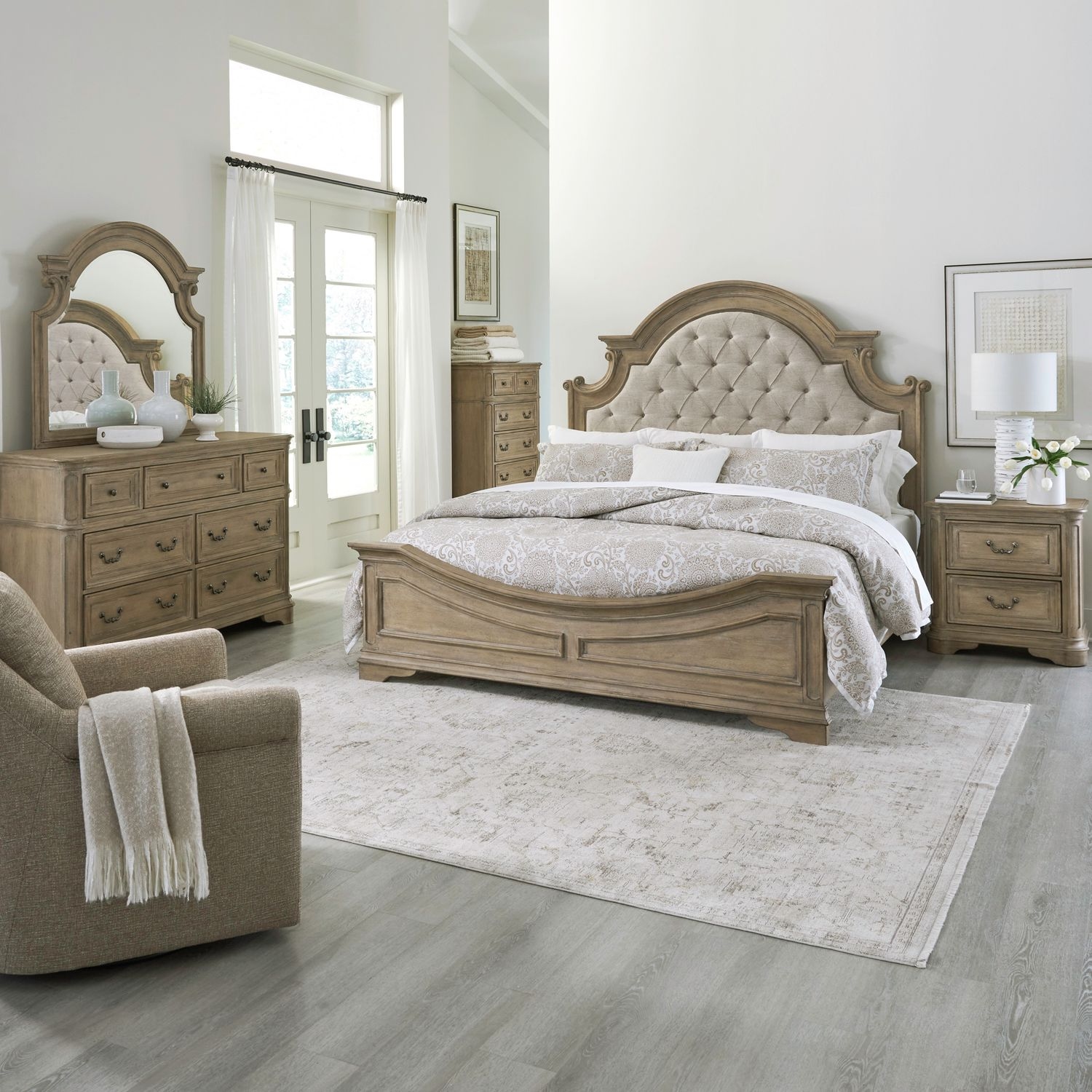 Liberty Furniture Magnolia Manor 5-Piece Upholstered Queen Bedroom Set