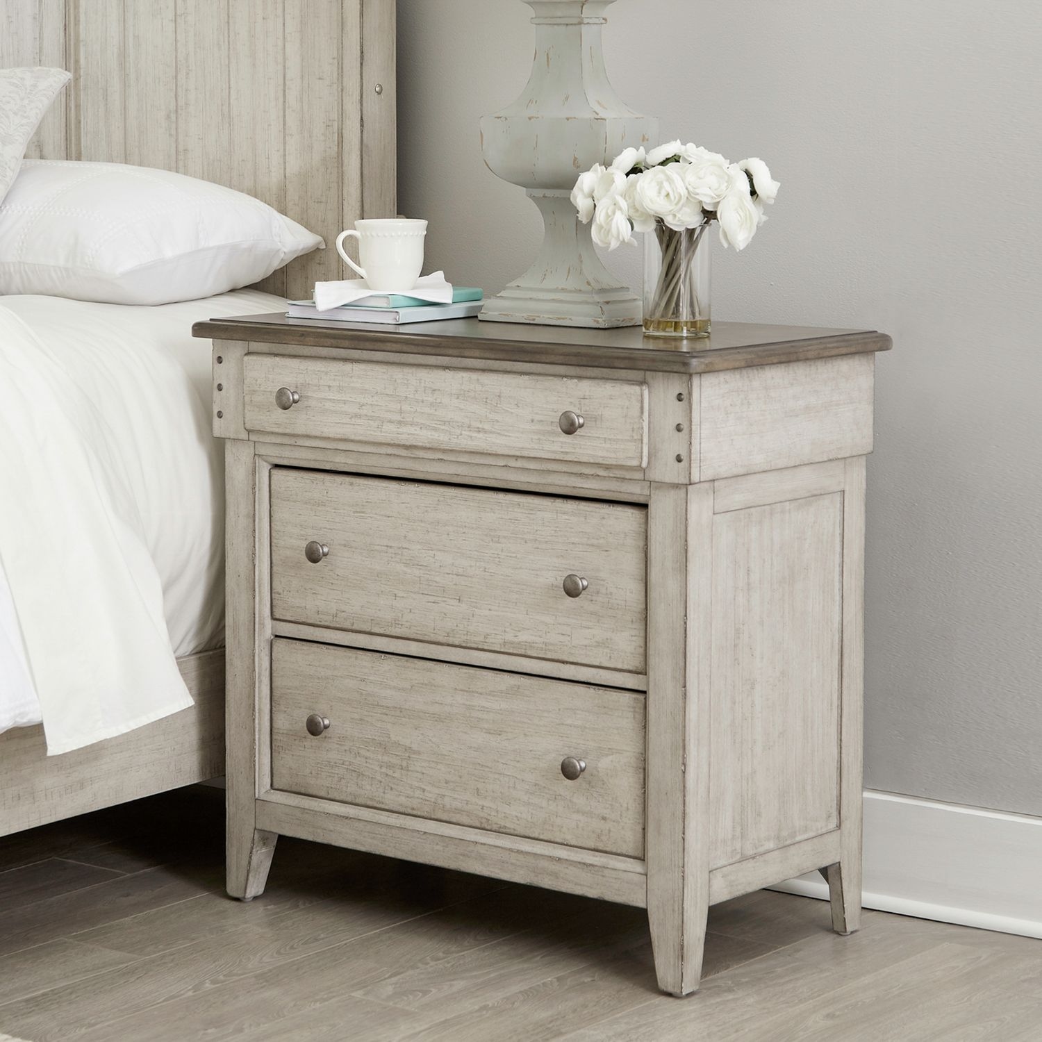 Liberty Furniture Ivy Hollow 3-Drawer Bedside Chest