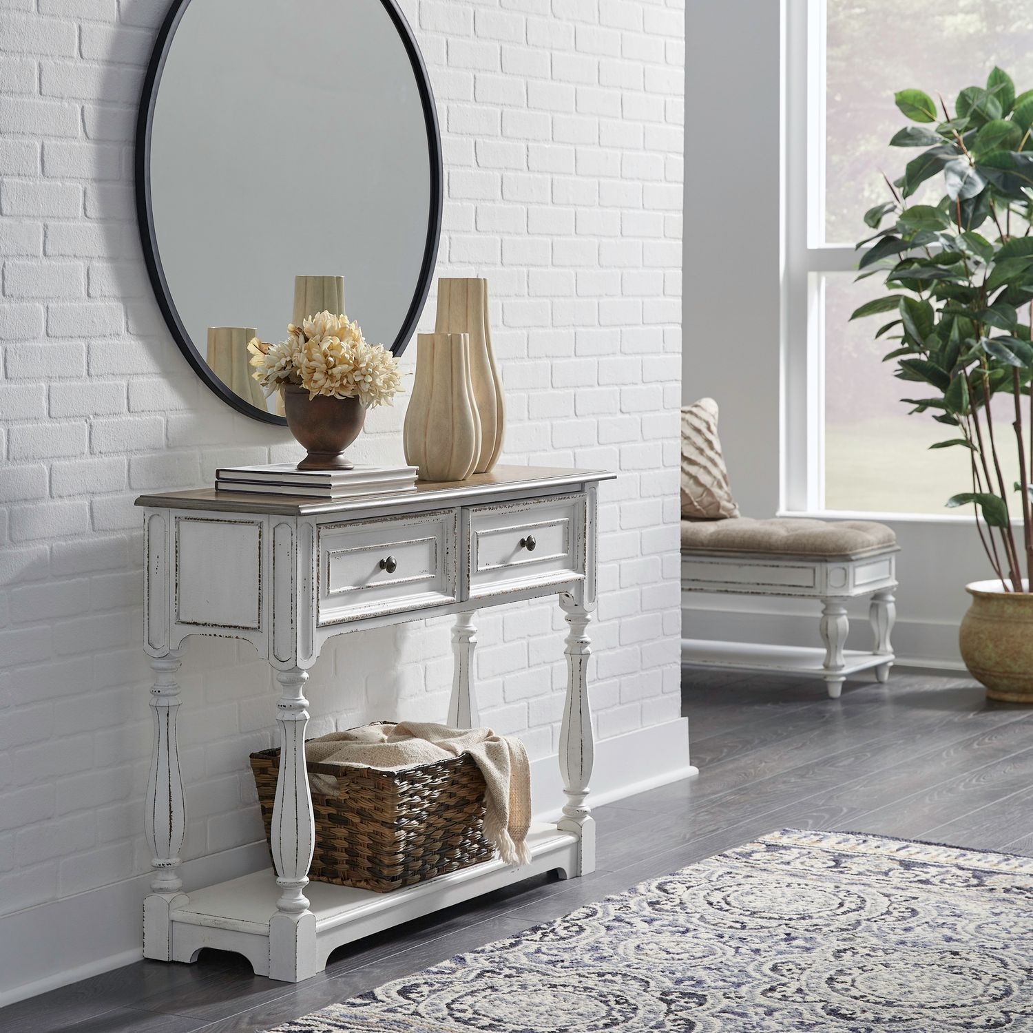Liberty Furniture Magnolia Manor Hall Console Table