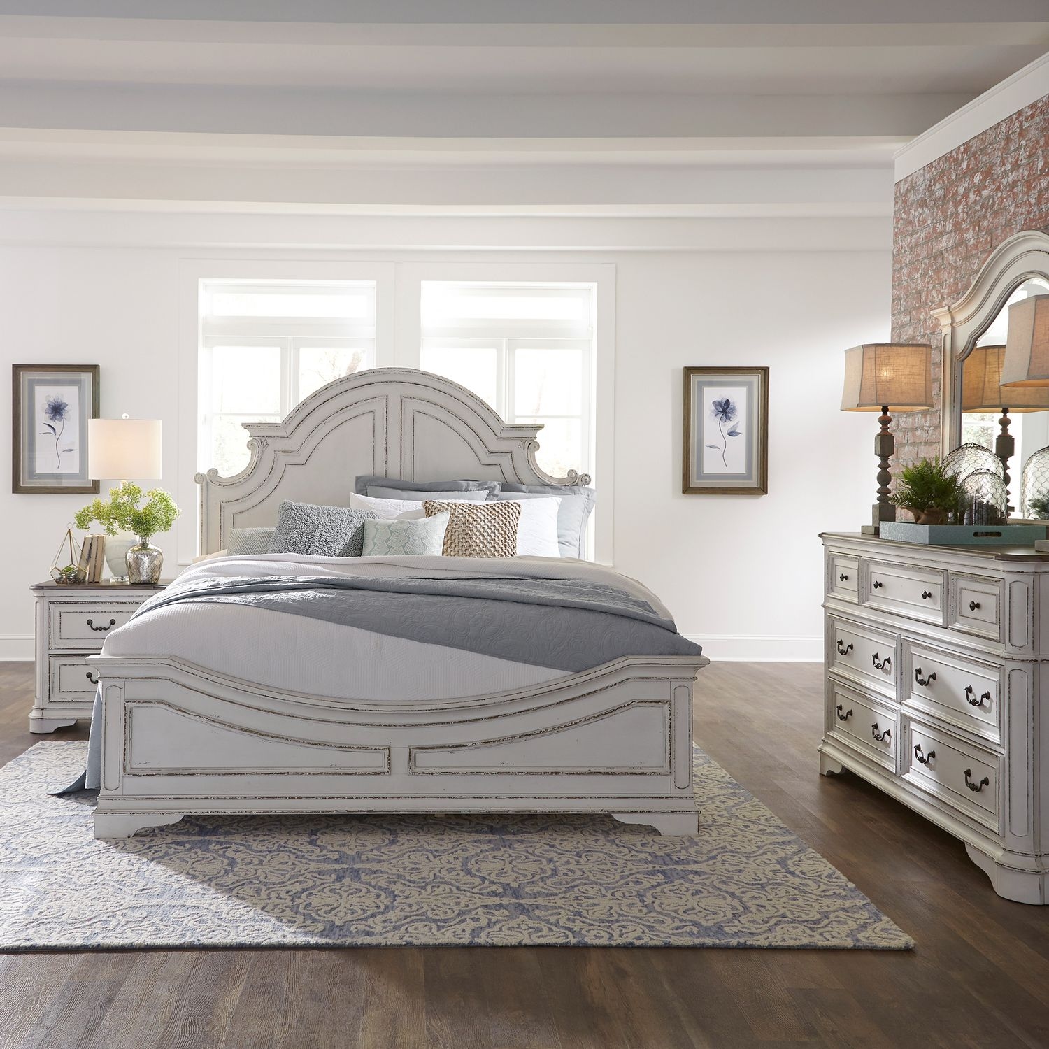 Liberty Furniture Magnolia Manor 4-Piece Cal. King Bedroom Set