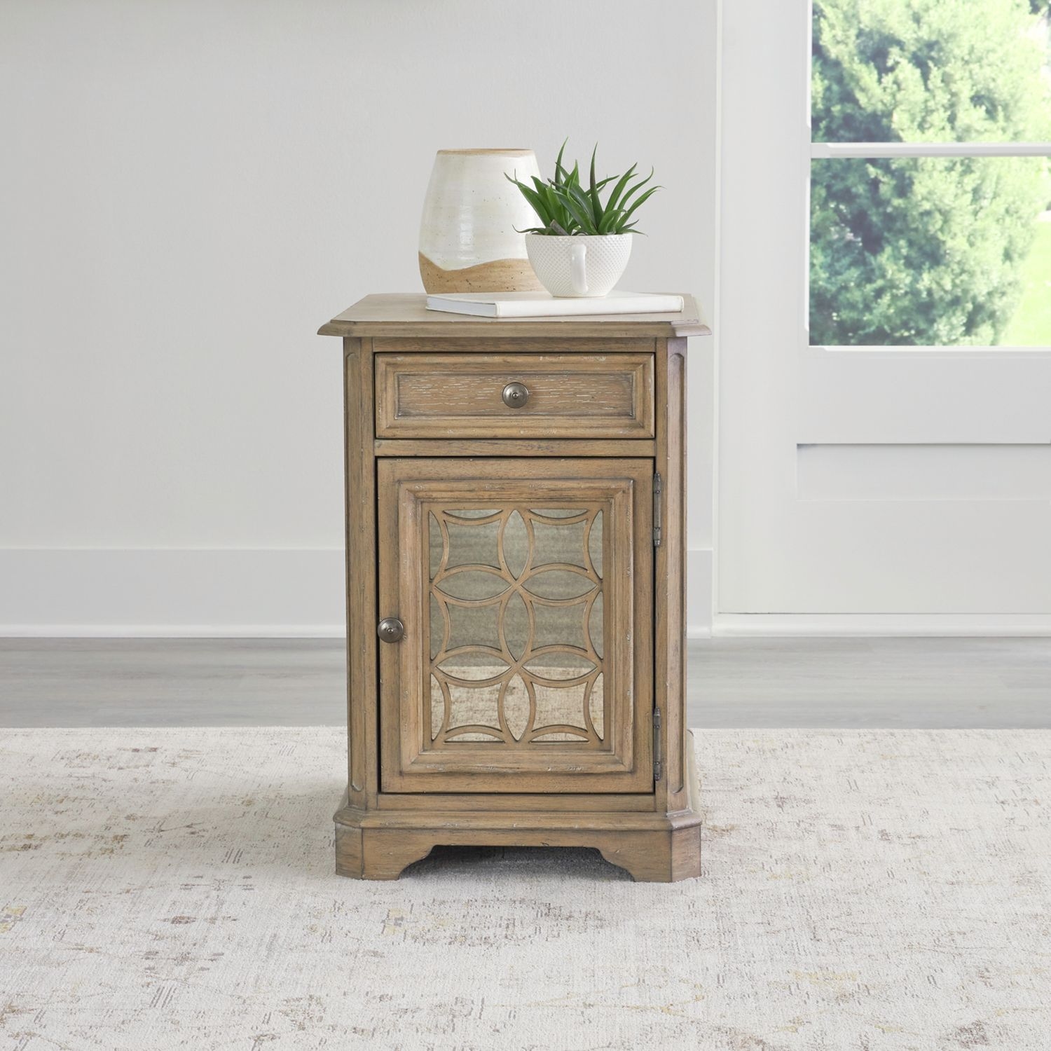 Liberty Furniture Magnolia Manor Chair Side Table