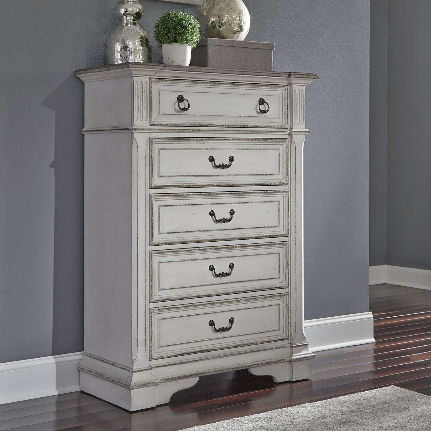 Liberty Furniture Abbey Park 5-Drawer Chest