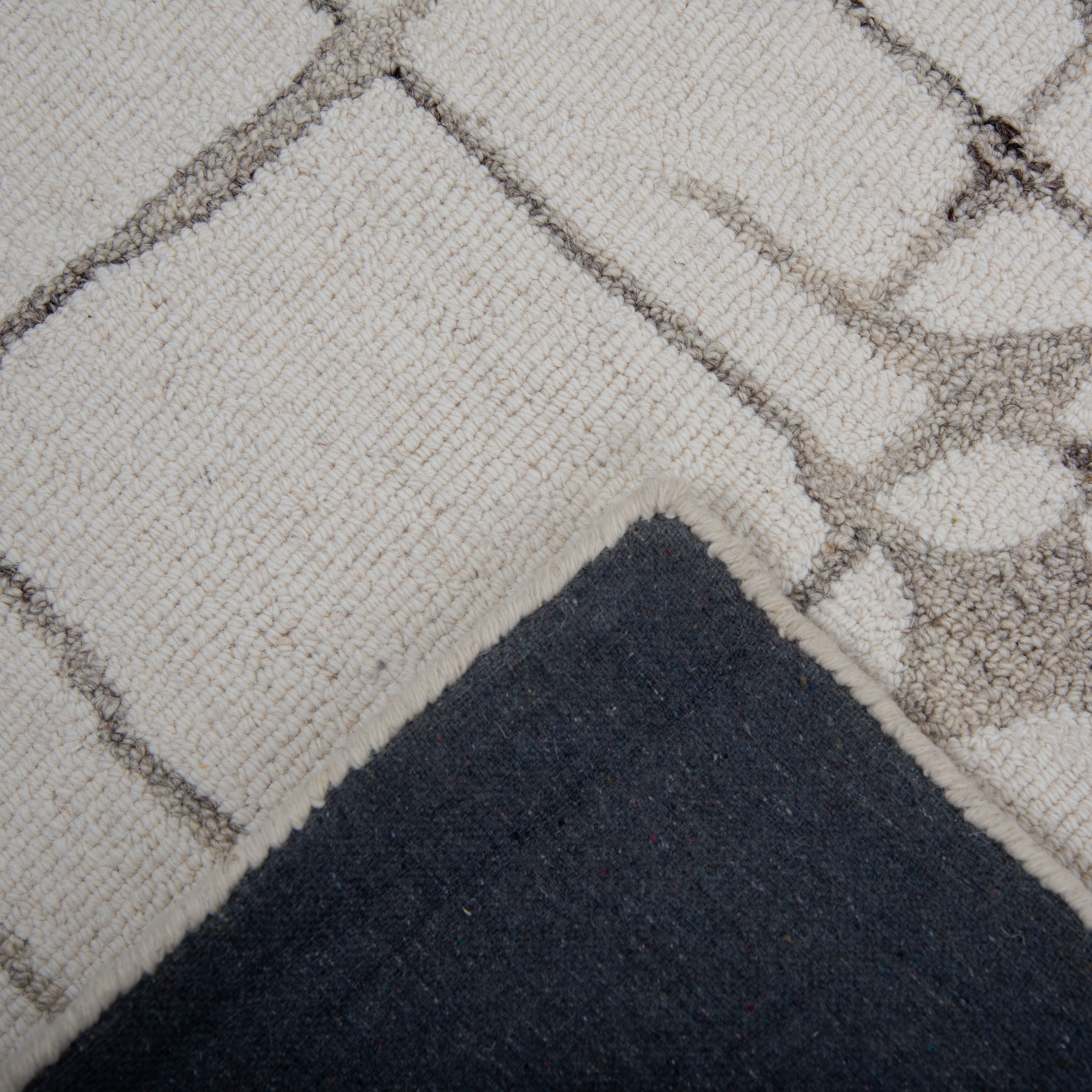Ivory 7'9"X9'9" Rug