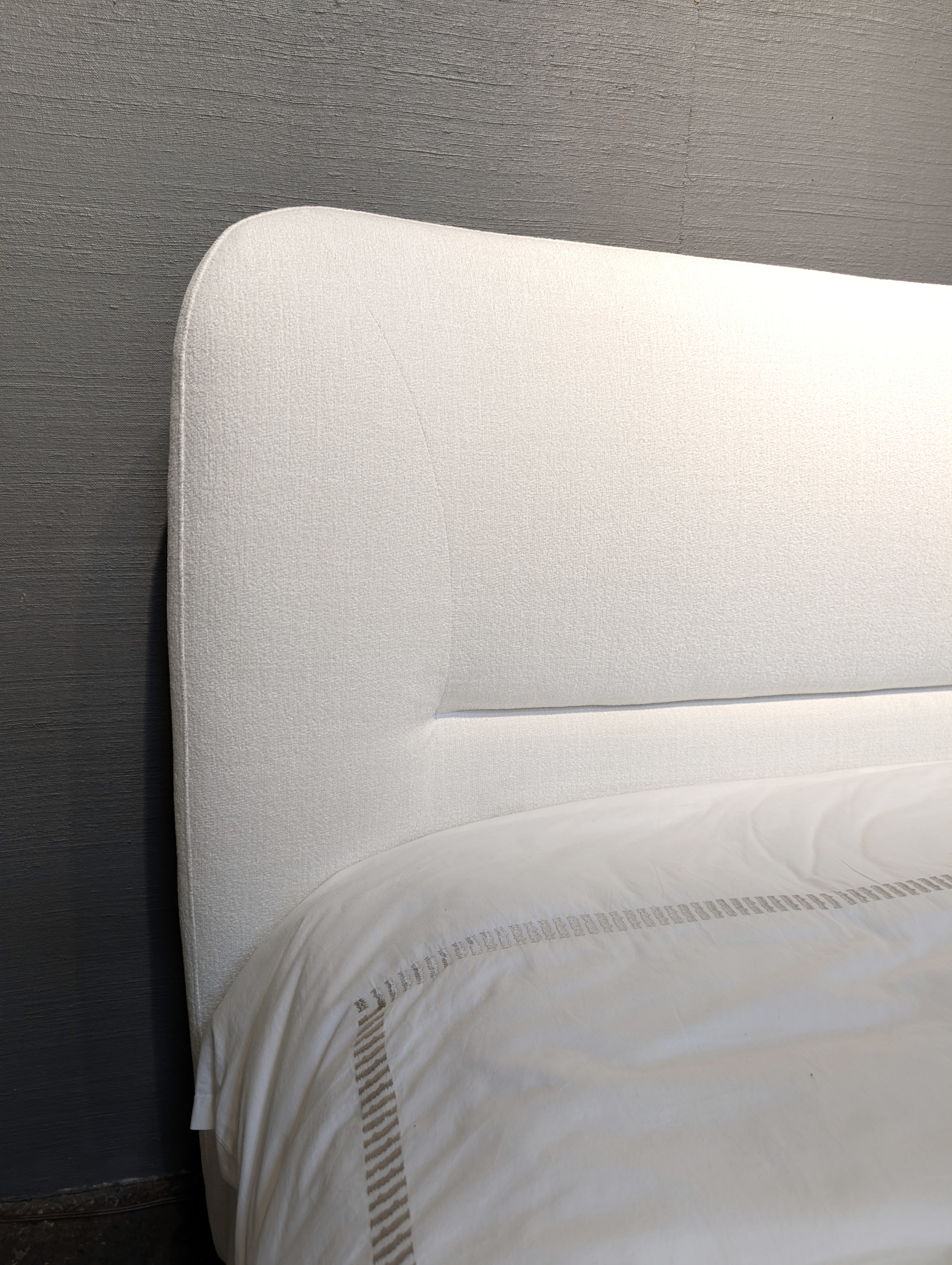 UPHOLSTERED KING BED
