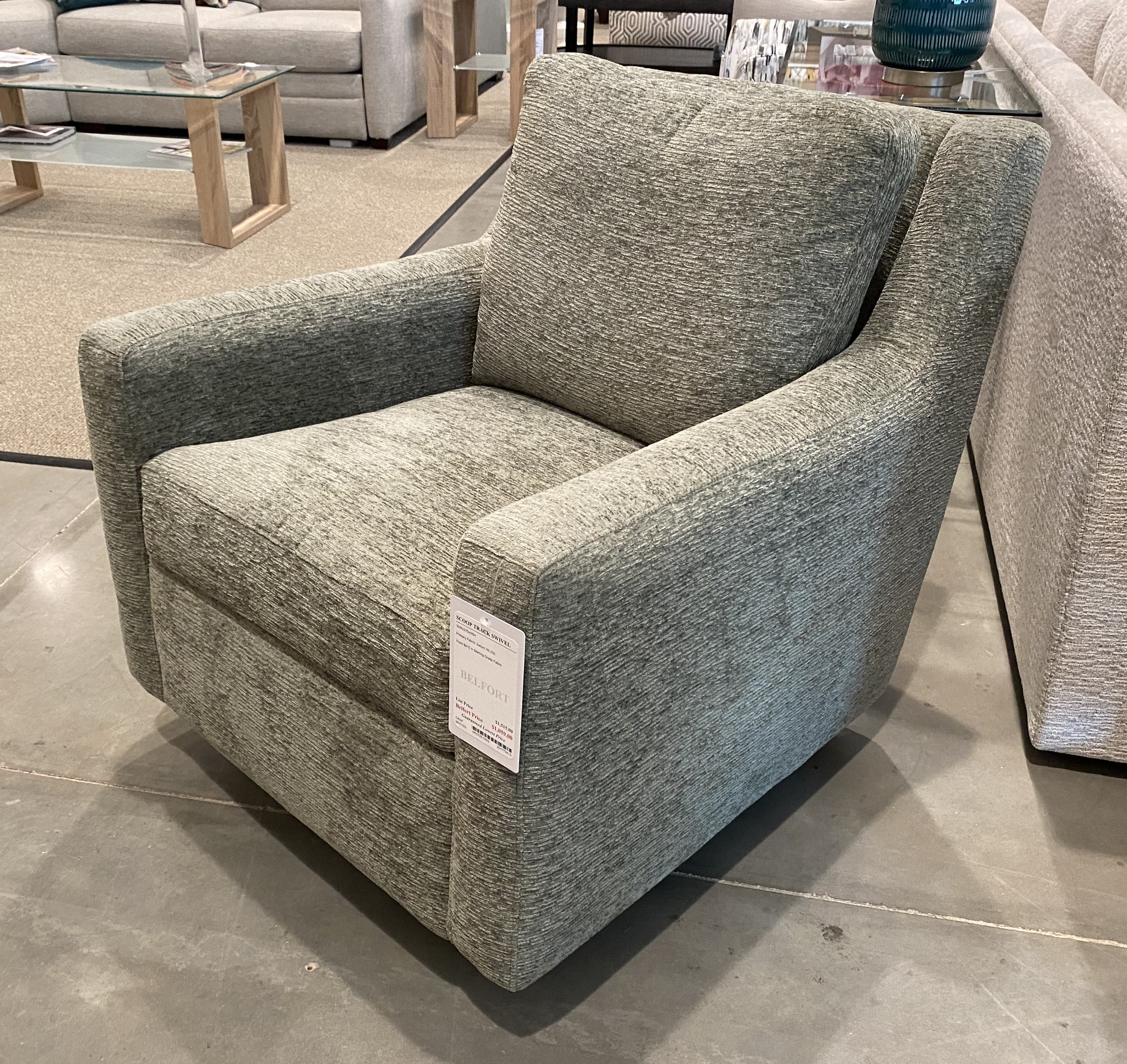 Scoop Track Swivel Chair