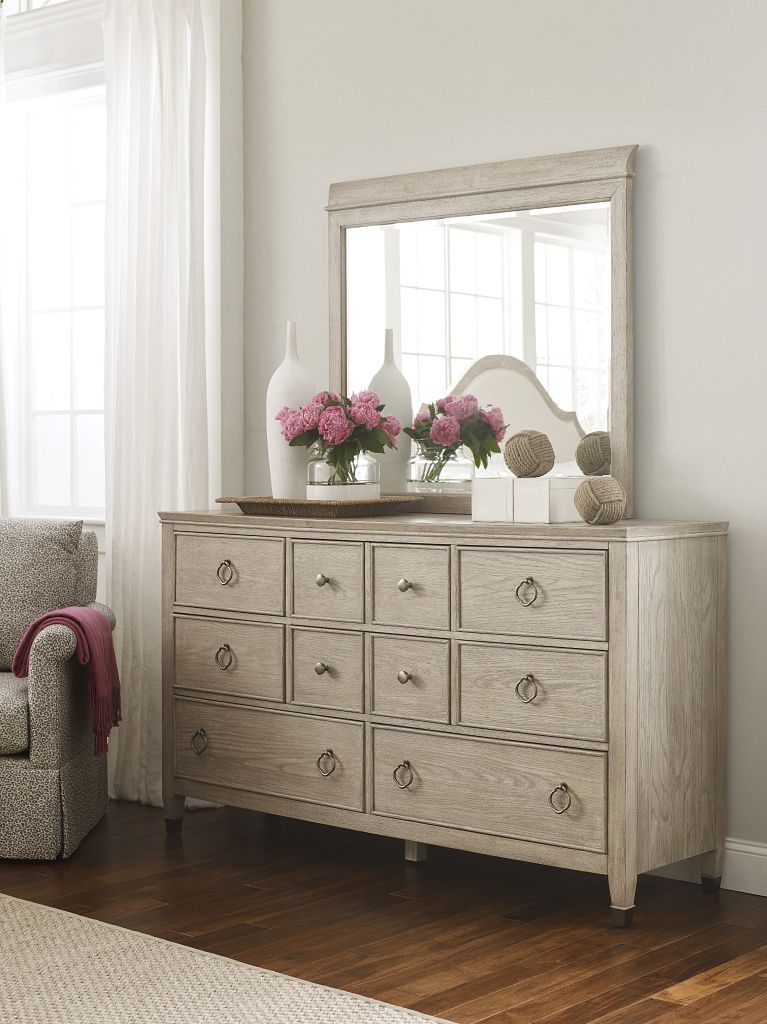 American Drew Vista Fremont 8-Drawer Dresser