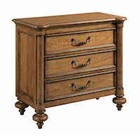 Edmisten Traditional Bachelor's Chest with USB Port