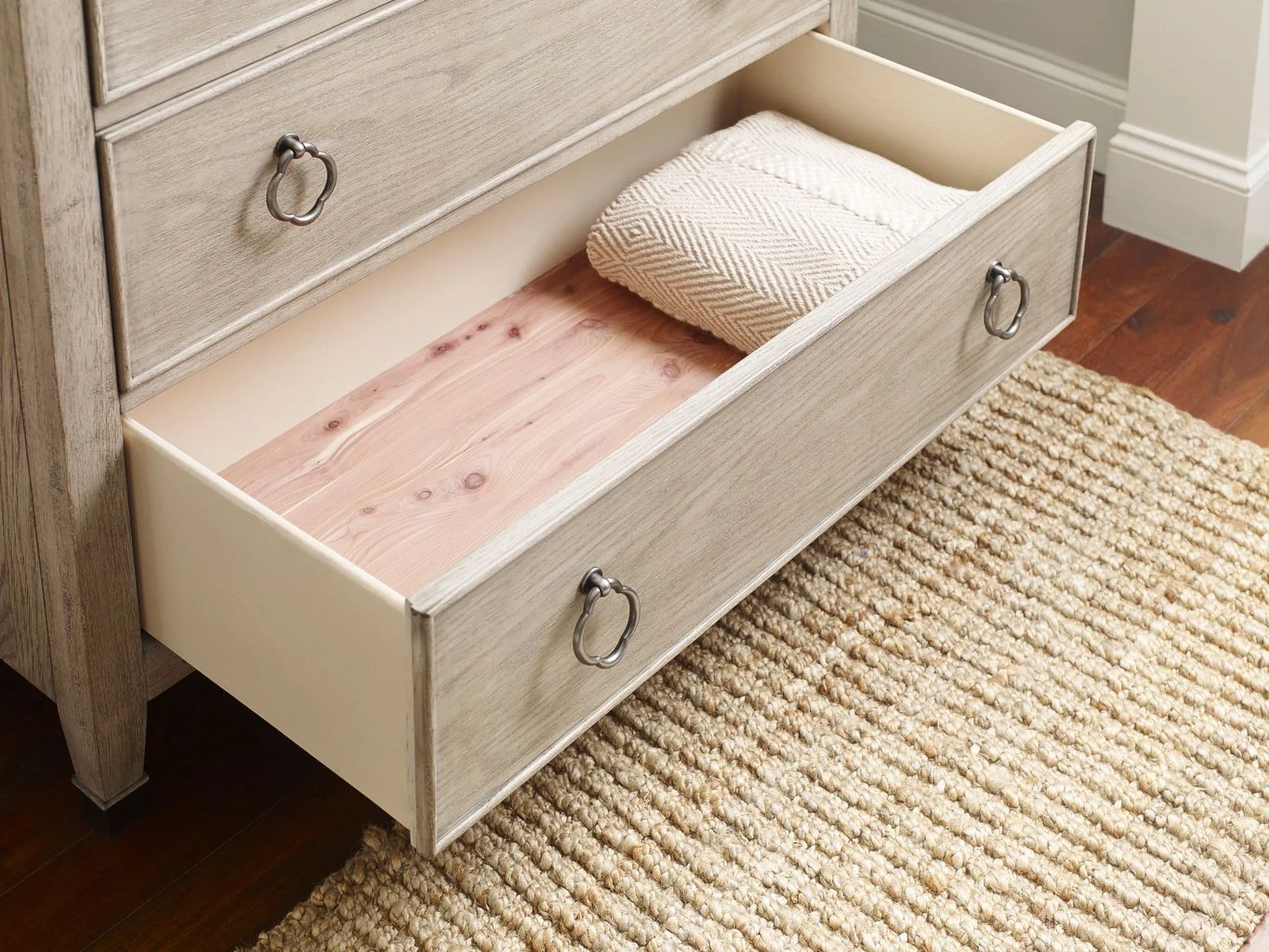 Adjustable Drawer Dividers - Cardell Cabinetry