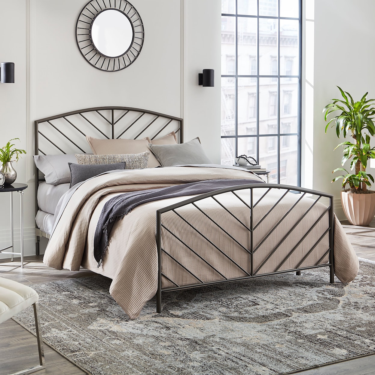 Hillsdale Essex Queen Bed