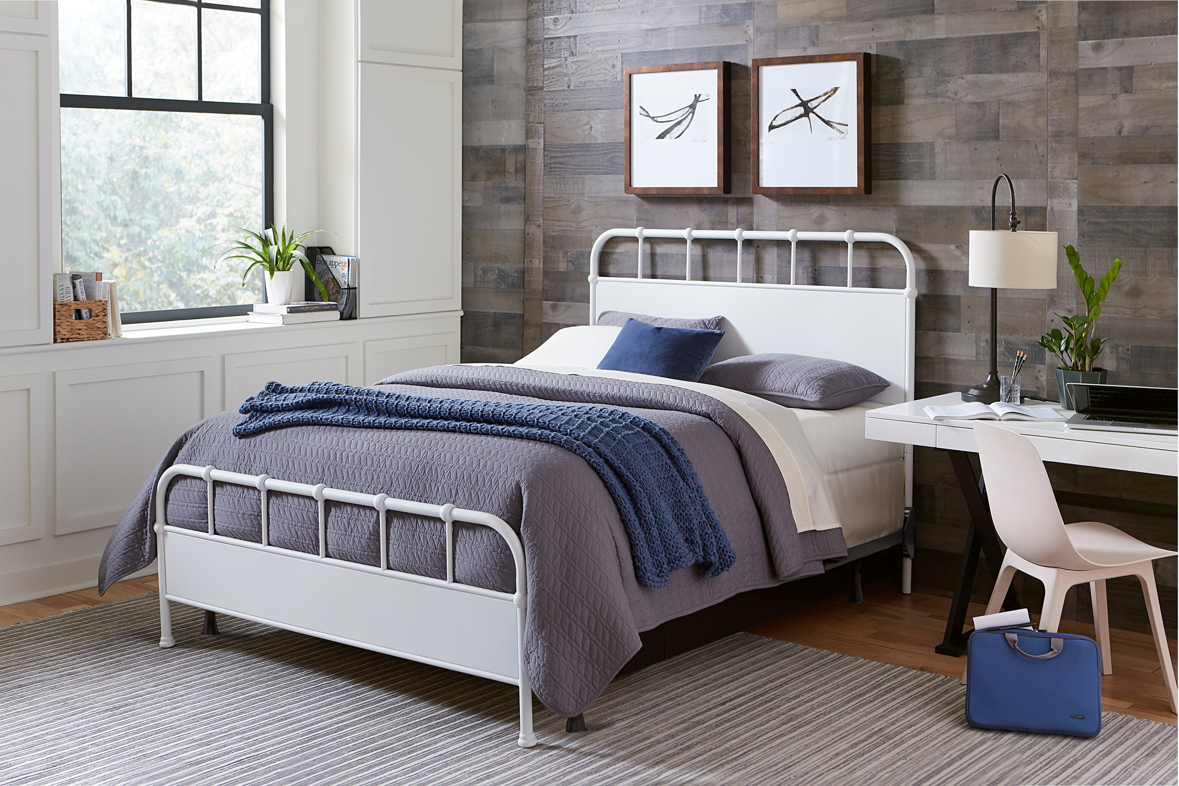 Hillsdale Grayson 2652BQR Coastal/Cottage Metal Queen Size Panel Bed