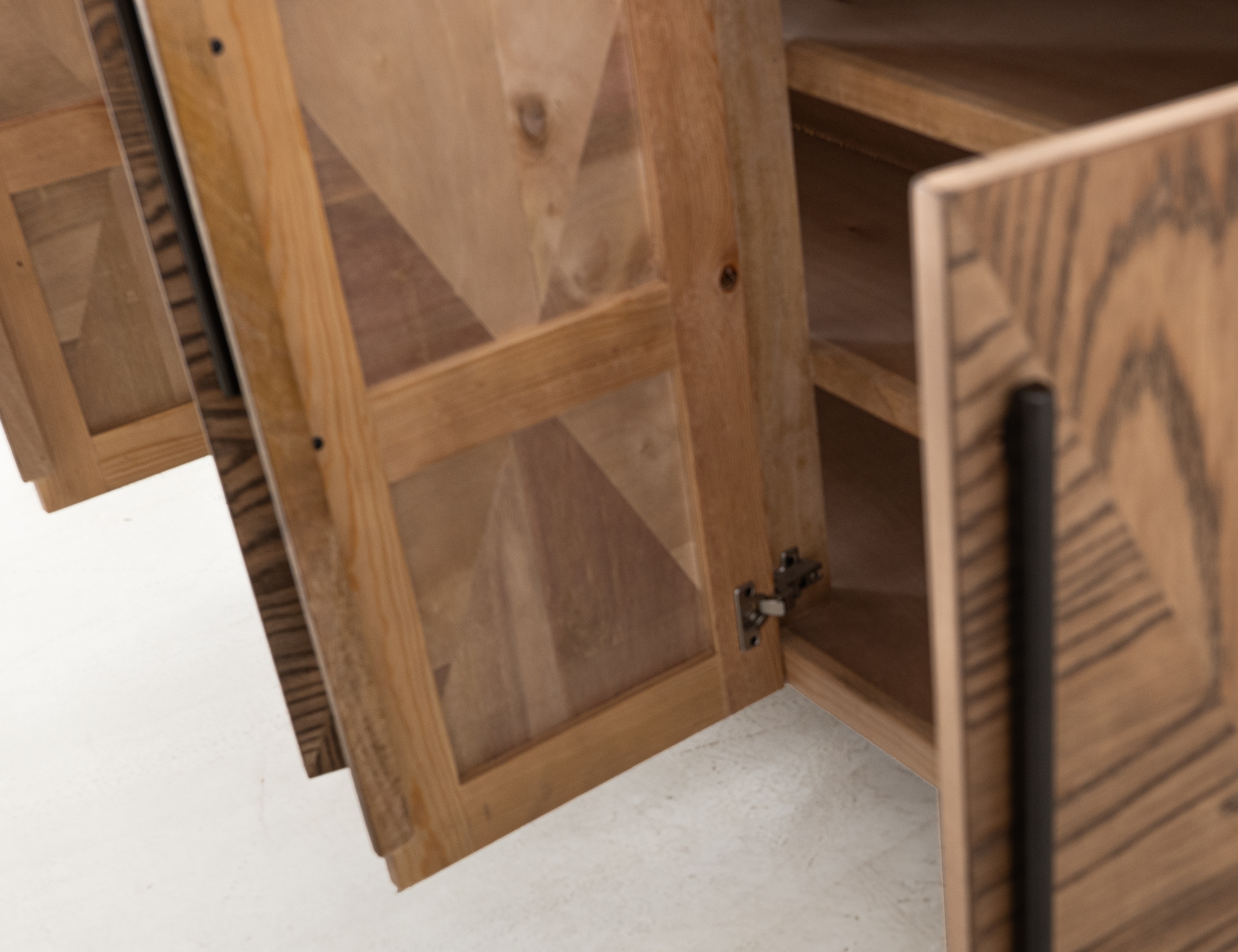 IFD Verona 4-Door Console