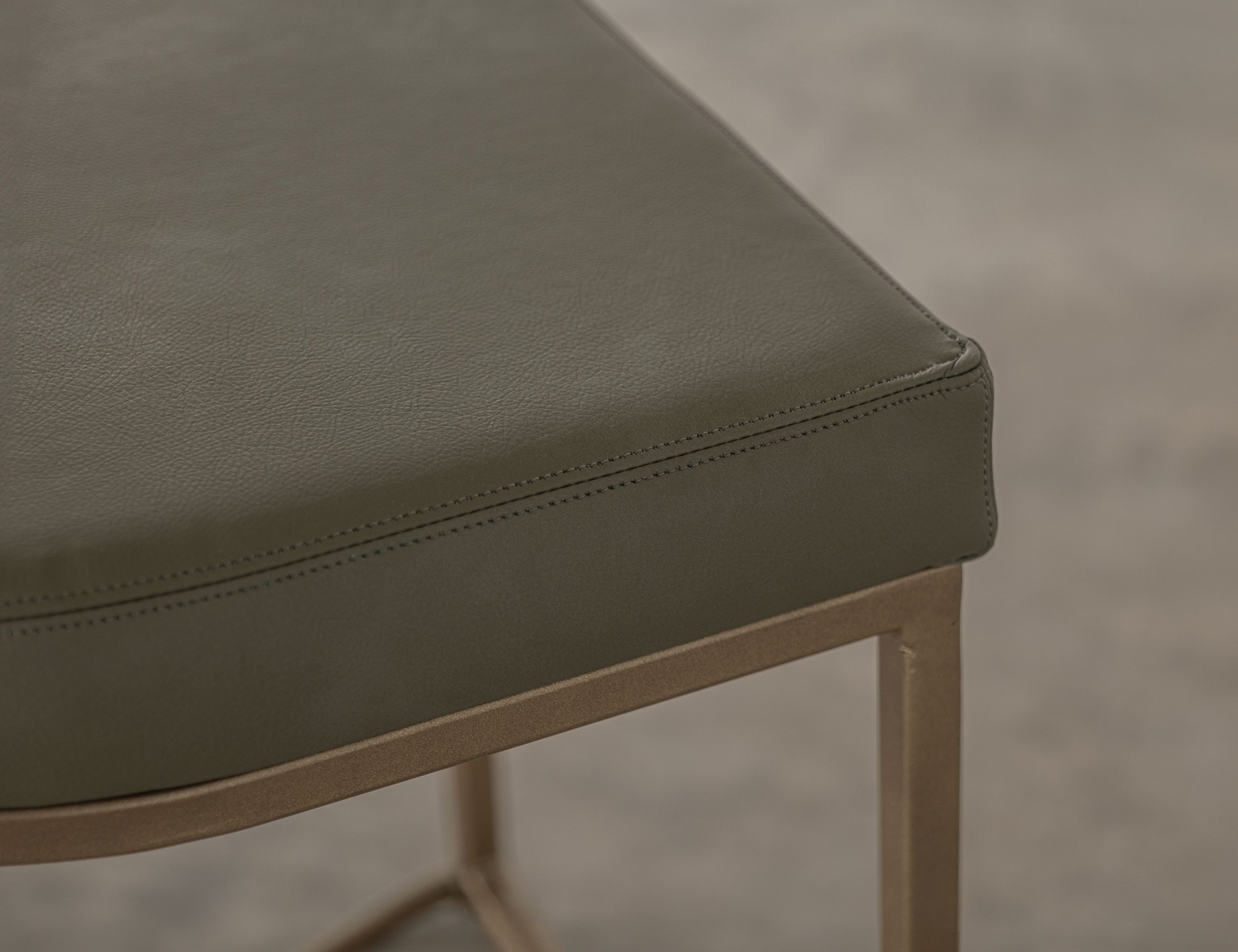 IFD Mezquite Upholstered Stool