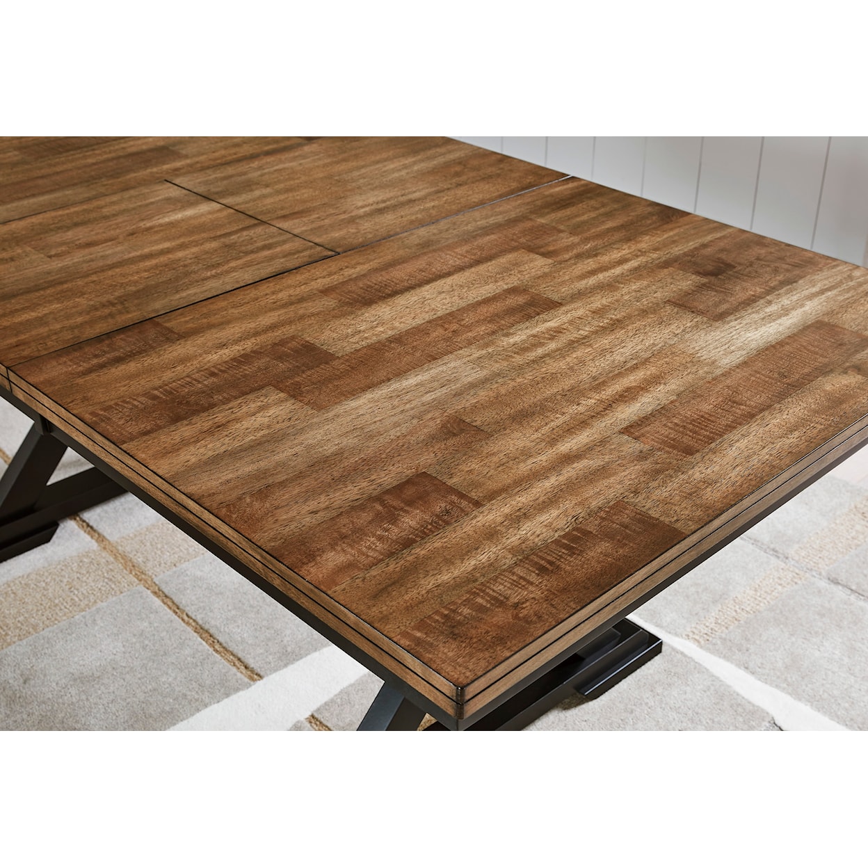 Signature Design by Ashley Wildenauer Rectangular Dining Room Extension Table