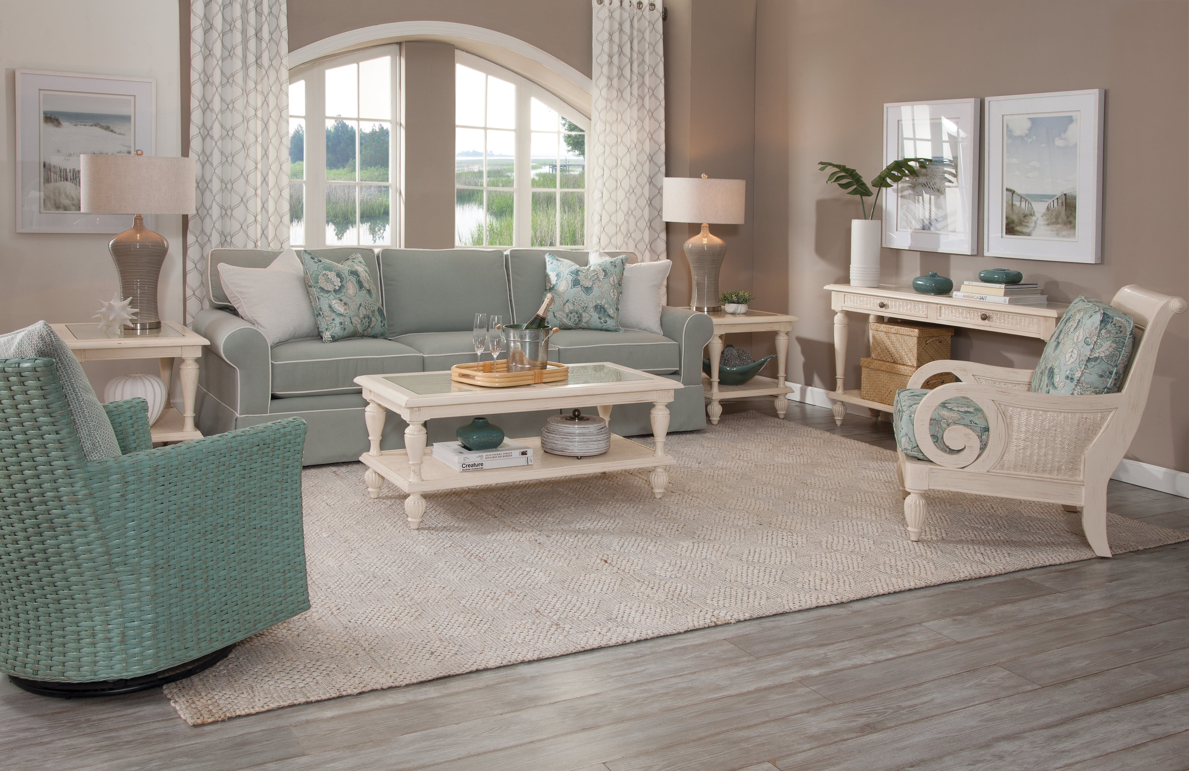 Lanai Breeze Rattan Swivel Chair