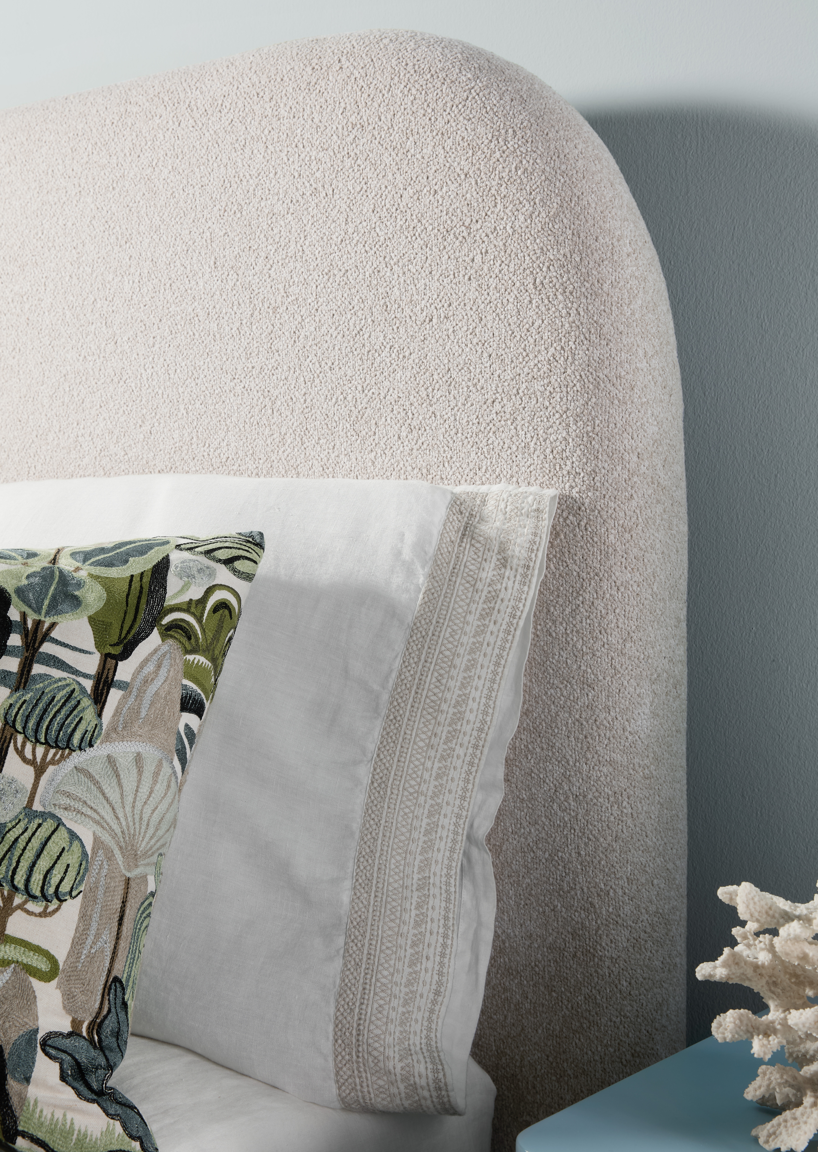 Hooker Furniture Commerce and Market Queen Upholstered Bed