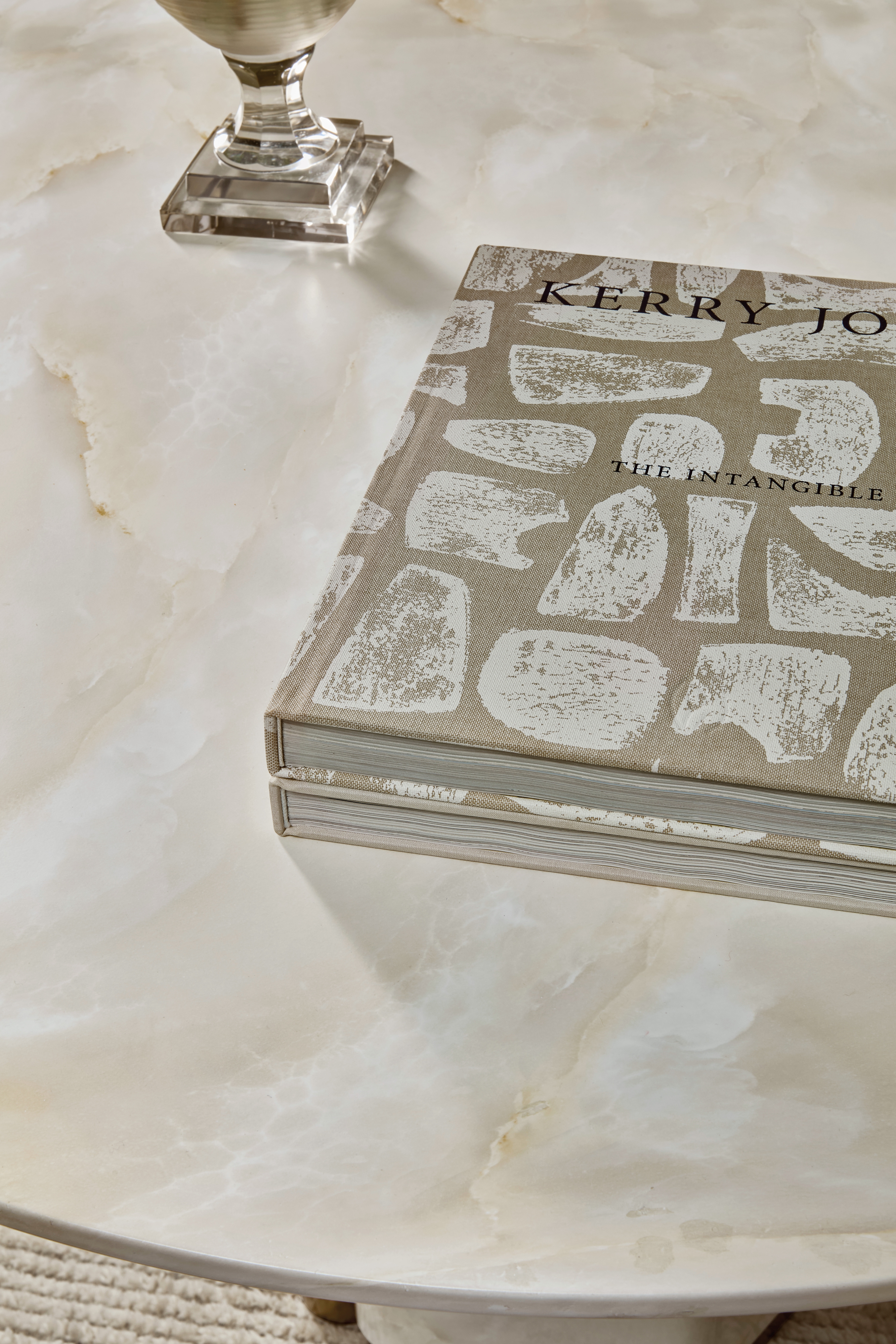 Hooker Furniture Eleana Round Dining Table