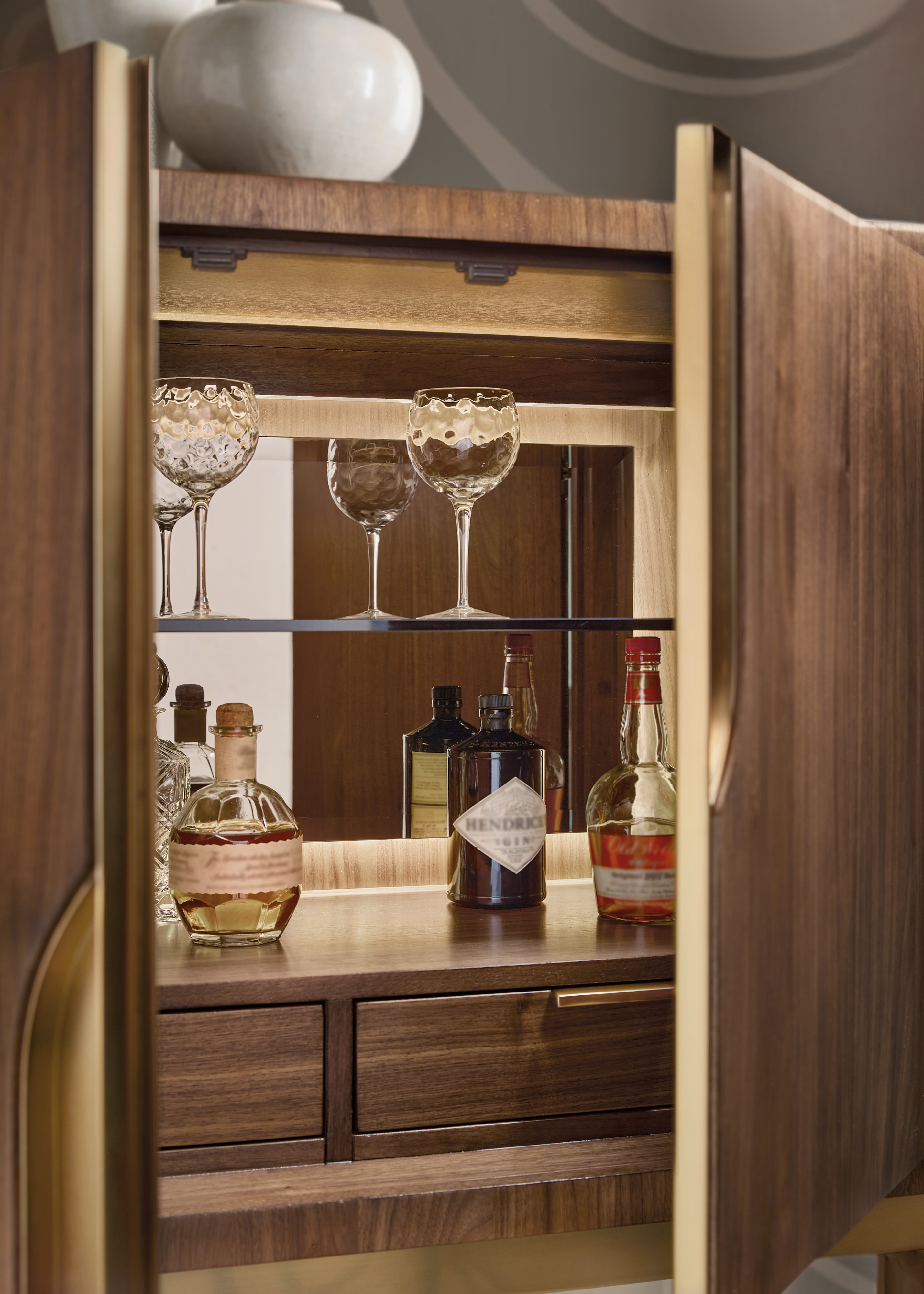 Hooker Furniture Eleana Bar Cabinet