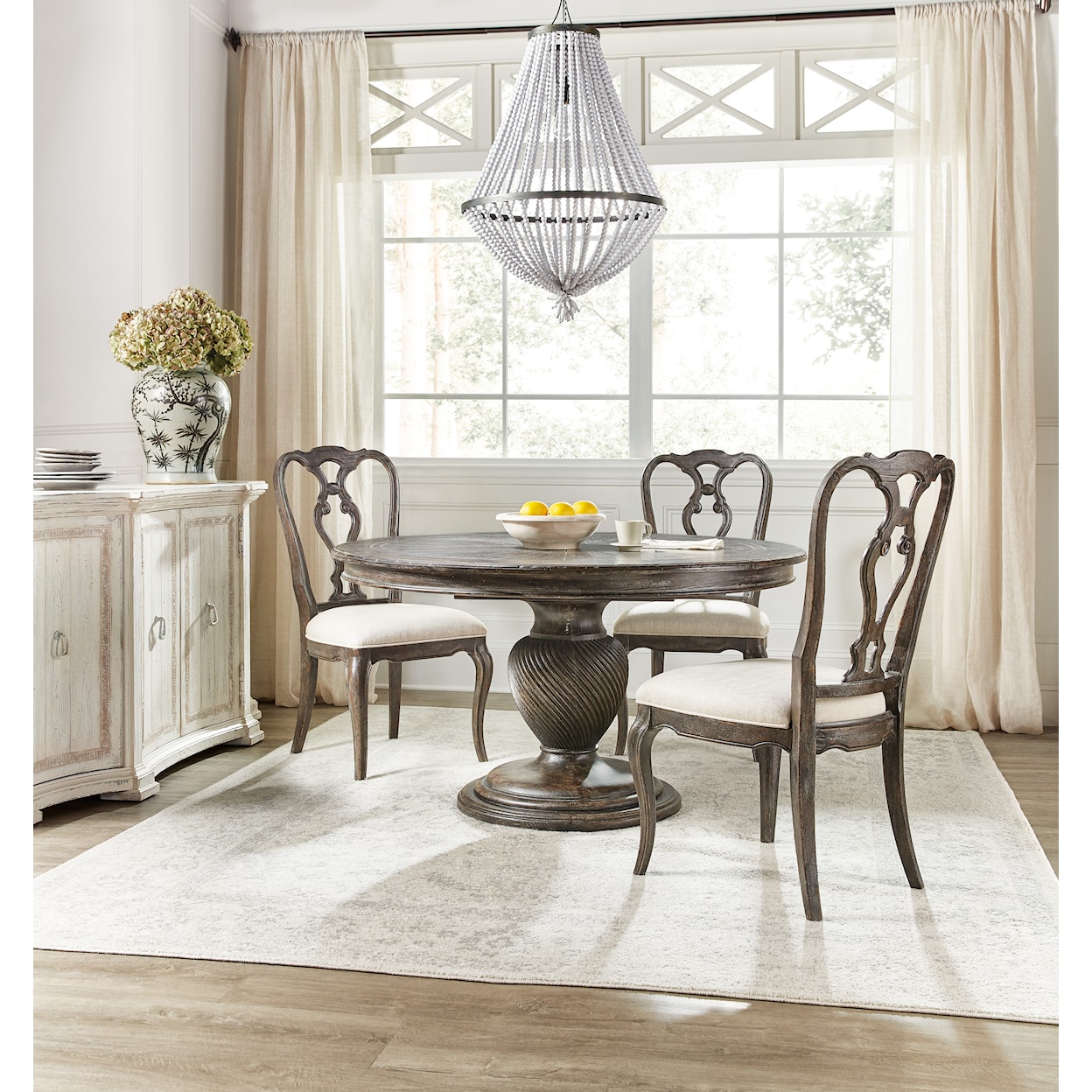 Hooker Furniture Traditions 4-Piece Dining Set with Round Table