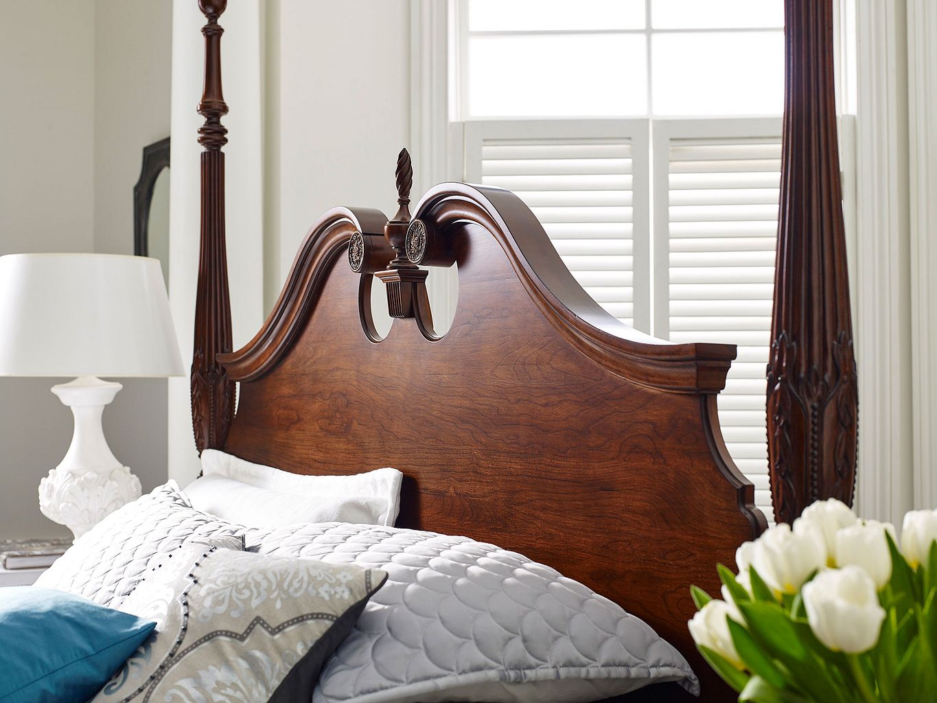 Kincaid Furniture Hadleigh Rice Carved Bed 5/0 Queen Package