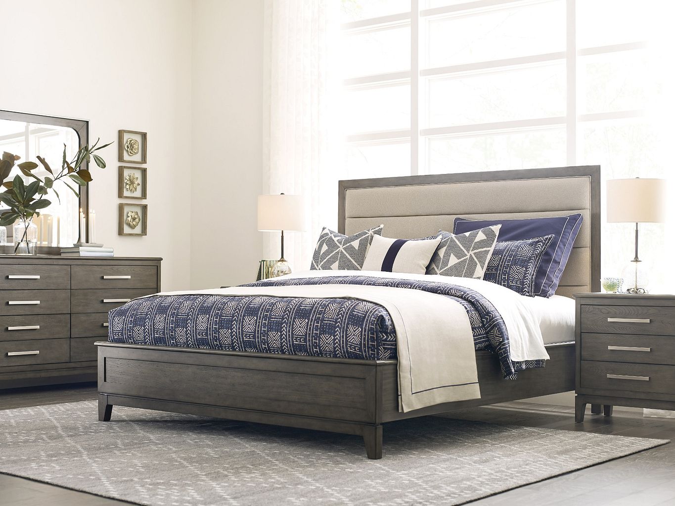Ross Queen Upholstered Bed