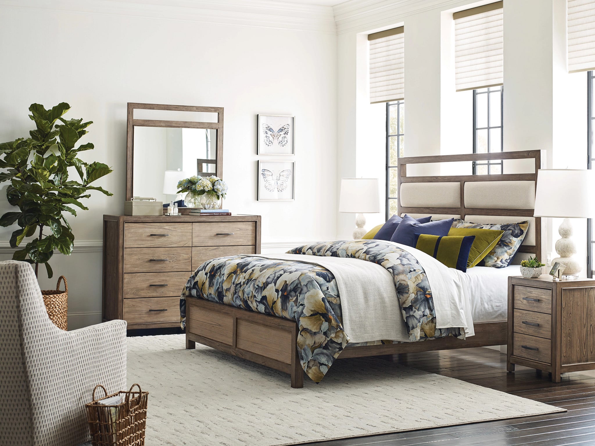 Wyatt Queen Upholstered Bed - Complete
