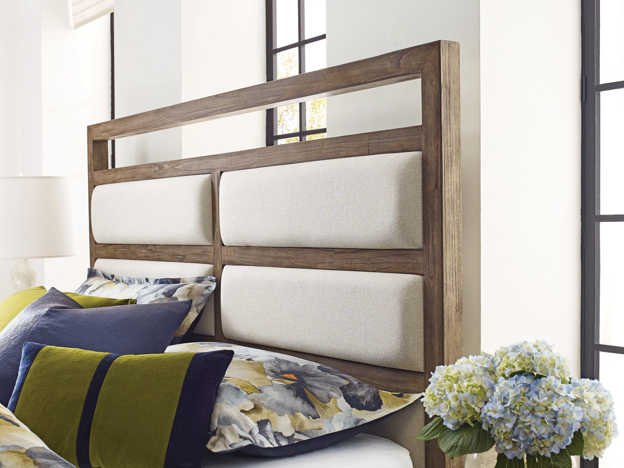 Wyatt Queen Upholstered Bed - Complete