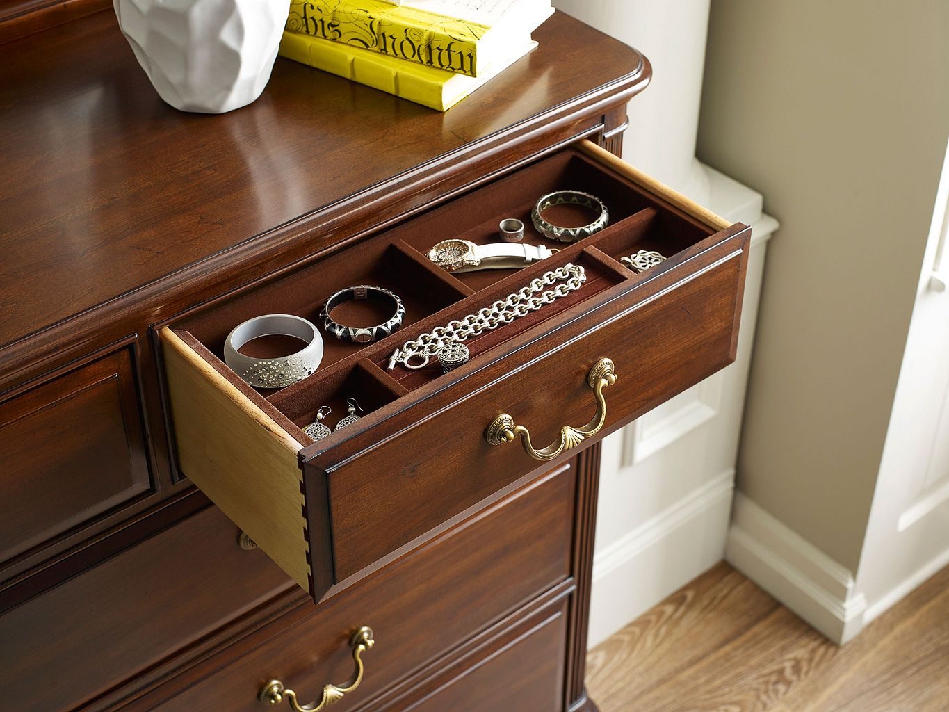 Drawer Dresser