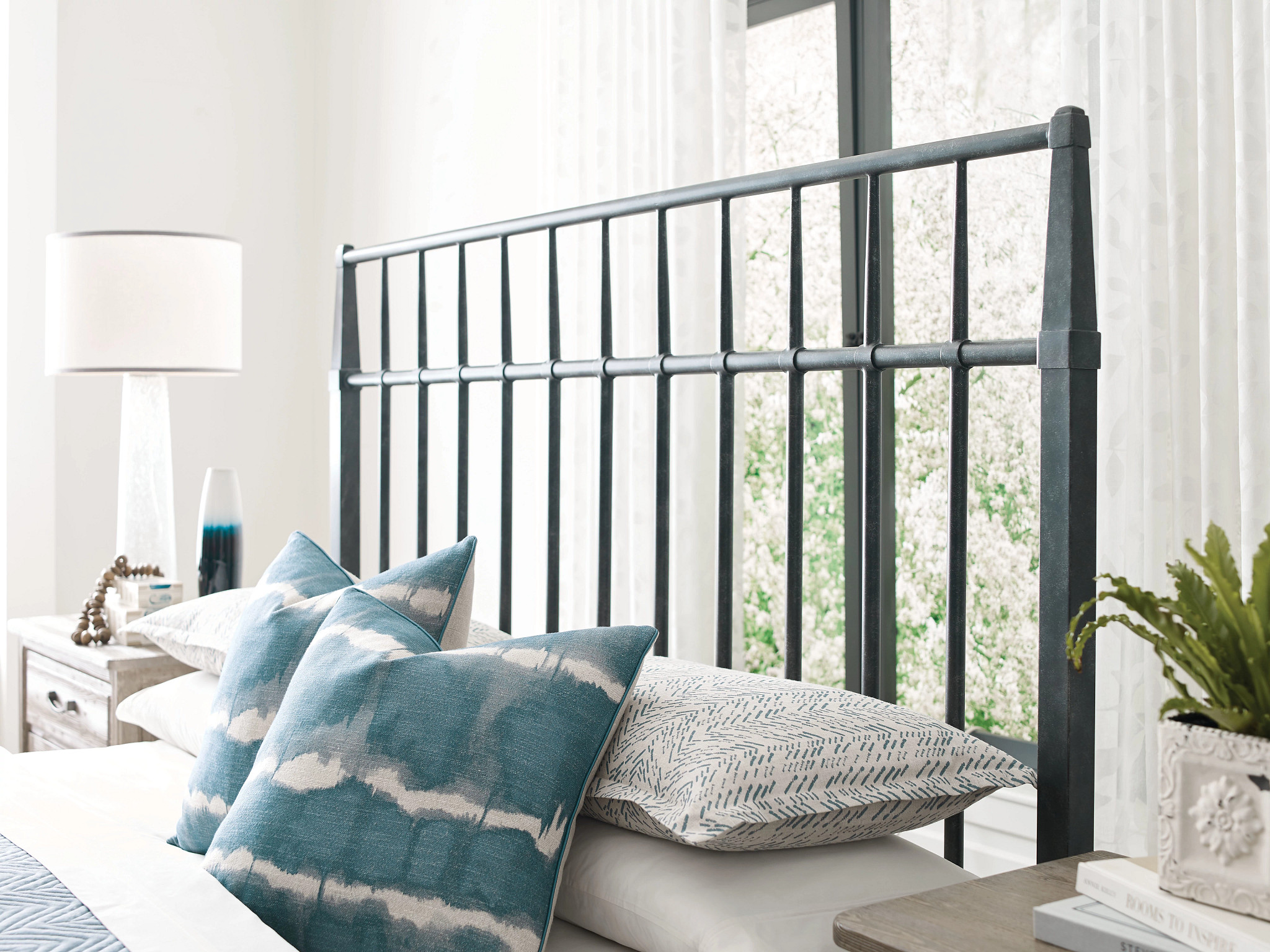 Kincaid Furniture Acquisitions Sylvan Queen Metal Bed