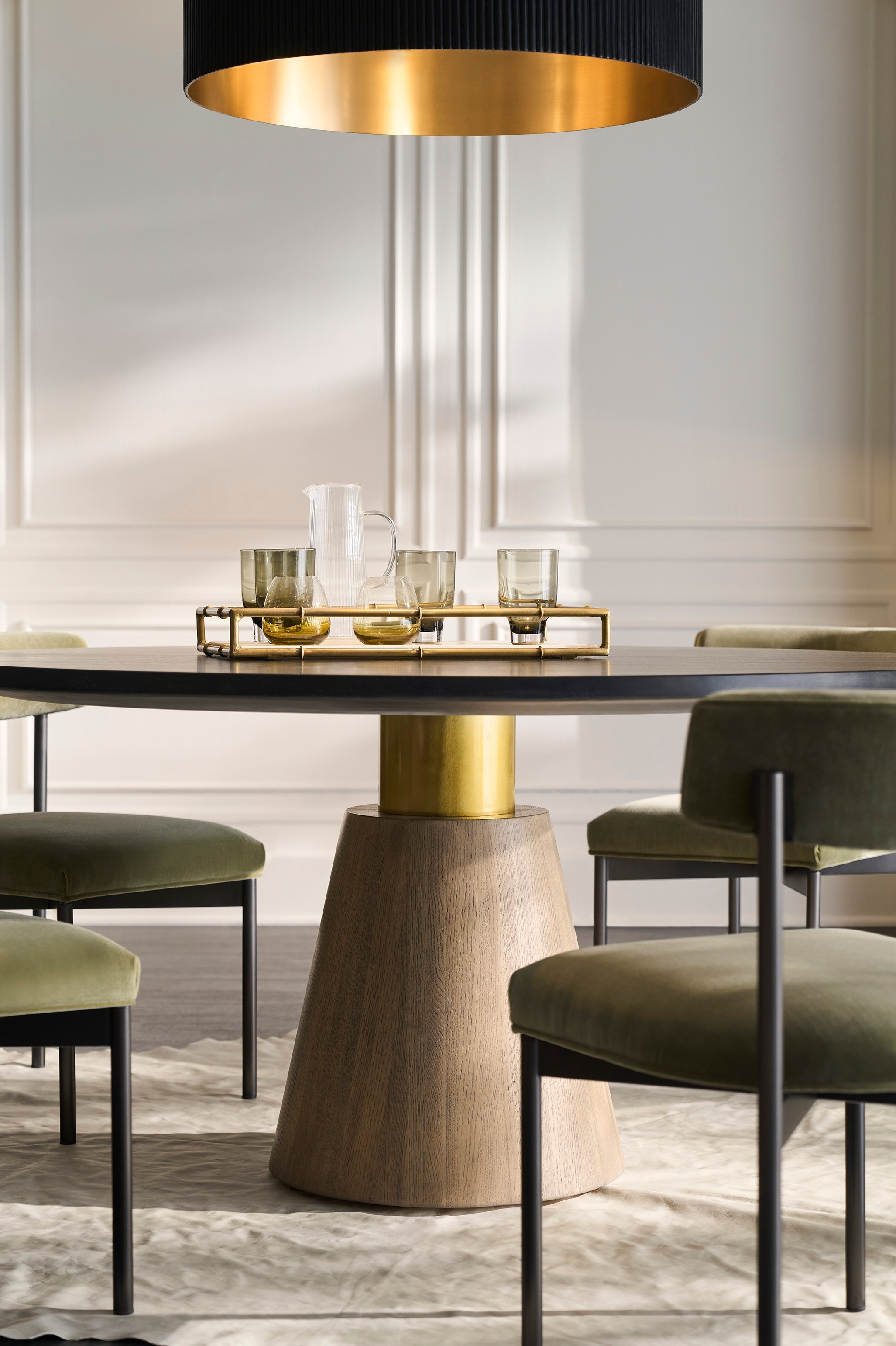 Grove Park Everett Round Dining Table