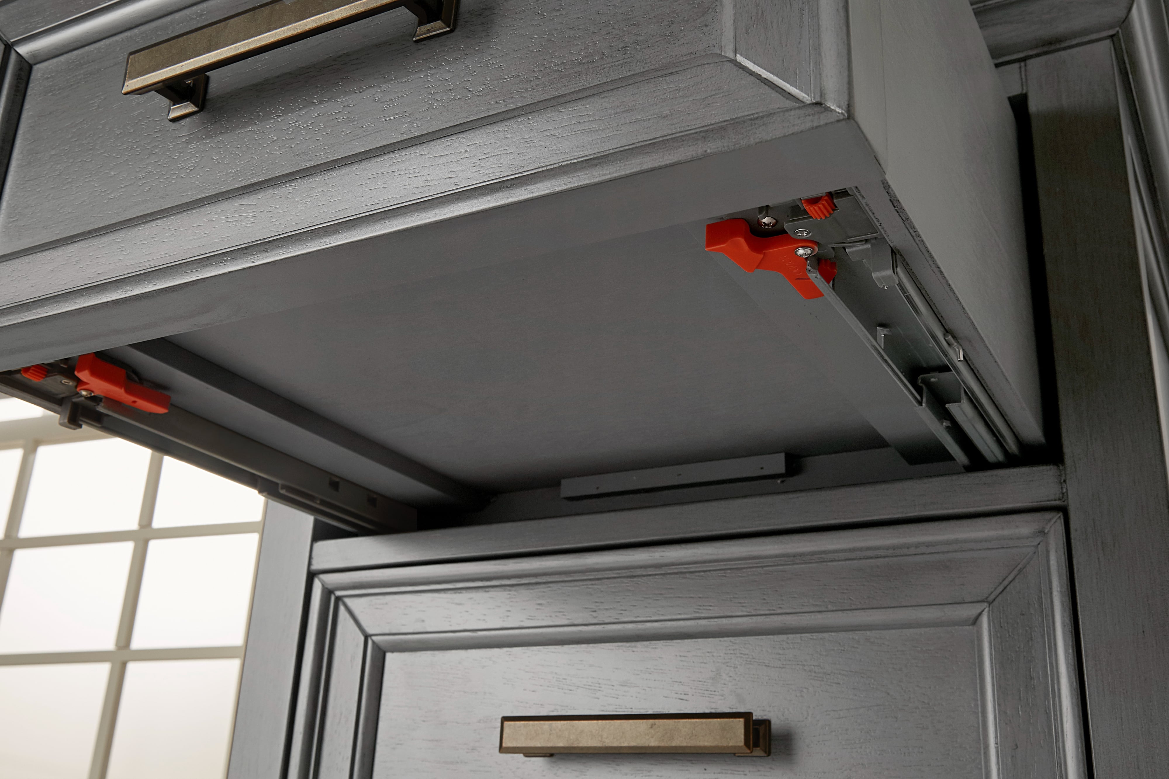 John Thomas Summit 5-Drawer Chest