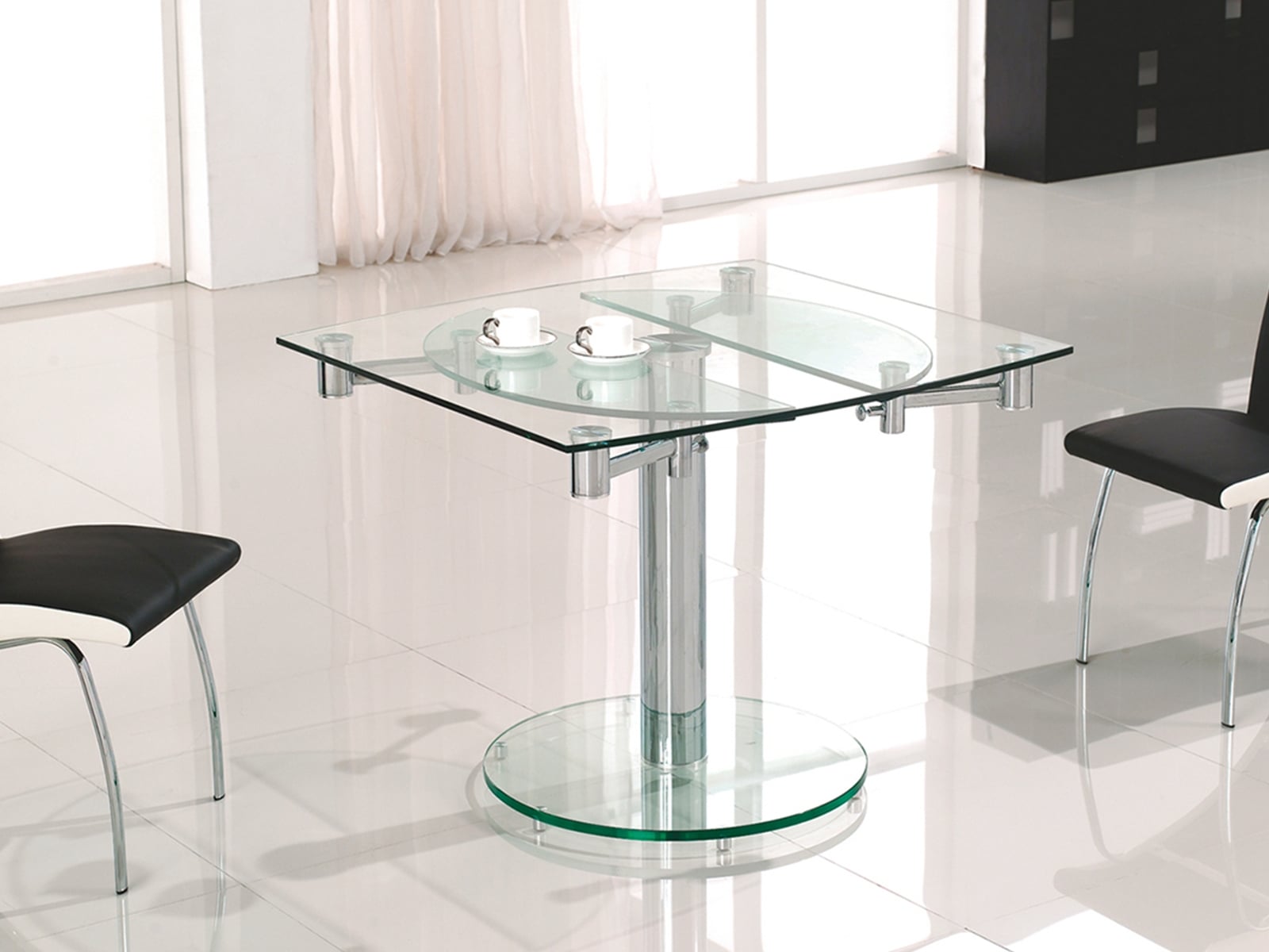 Thao Manual Dining Table