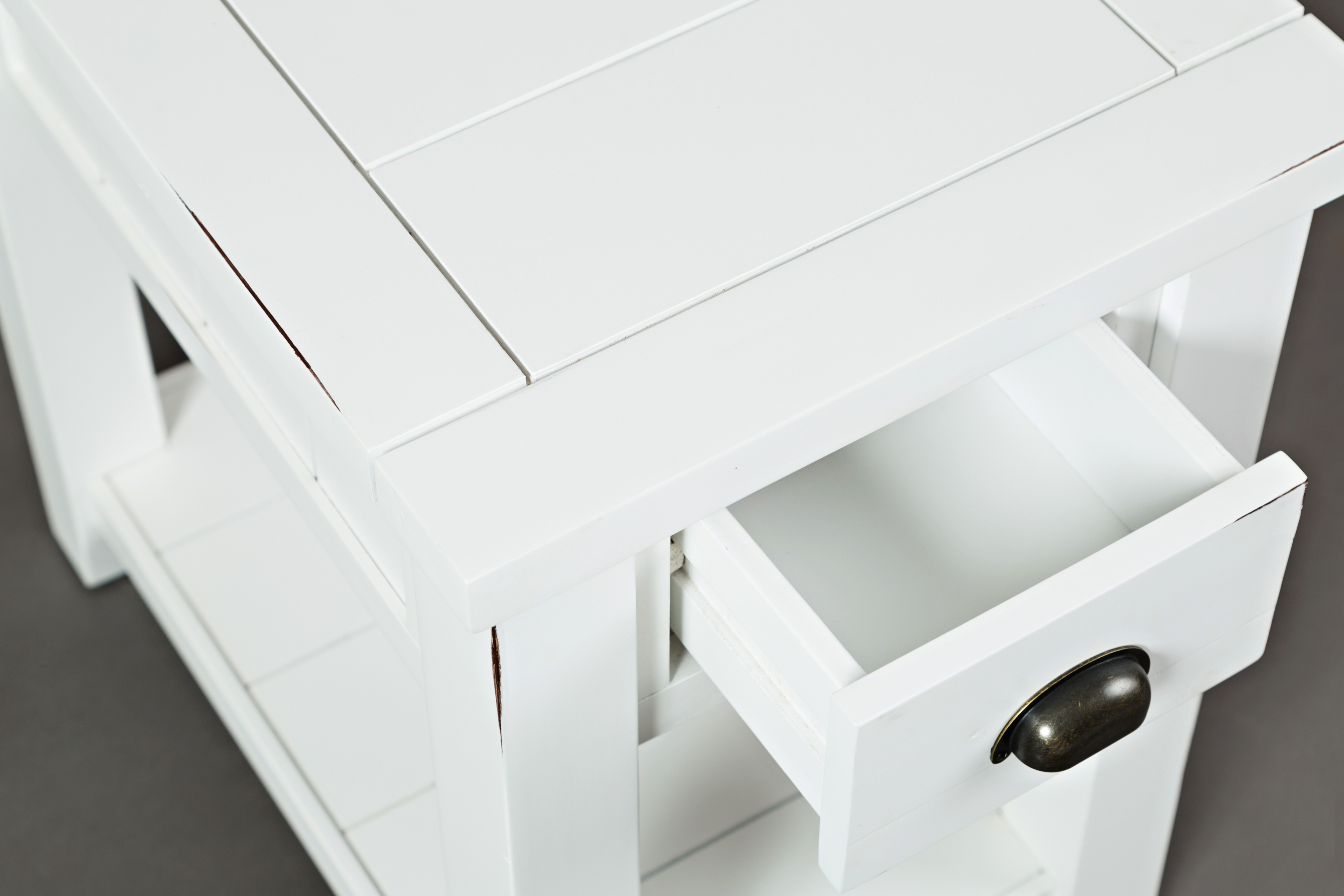 VFM Signature Albany Chairside Table