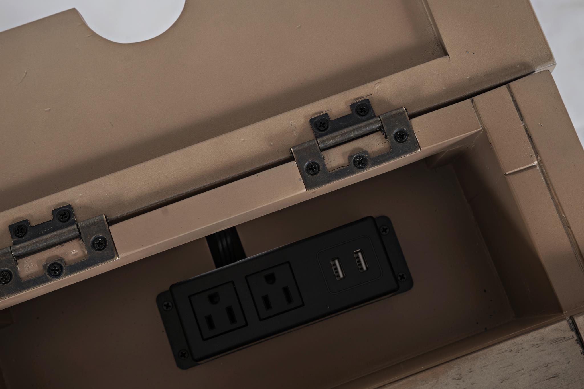 Jofran Rustic Shores Power Chairside Table