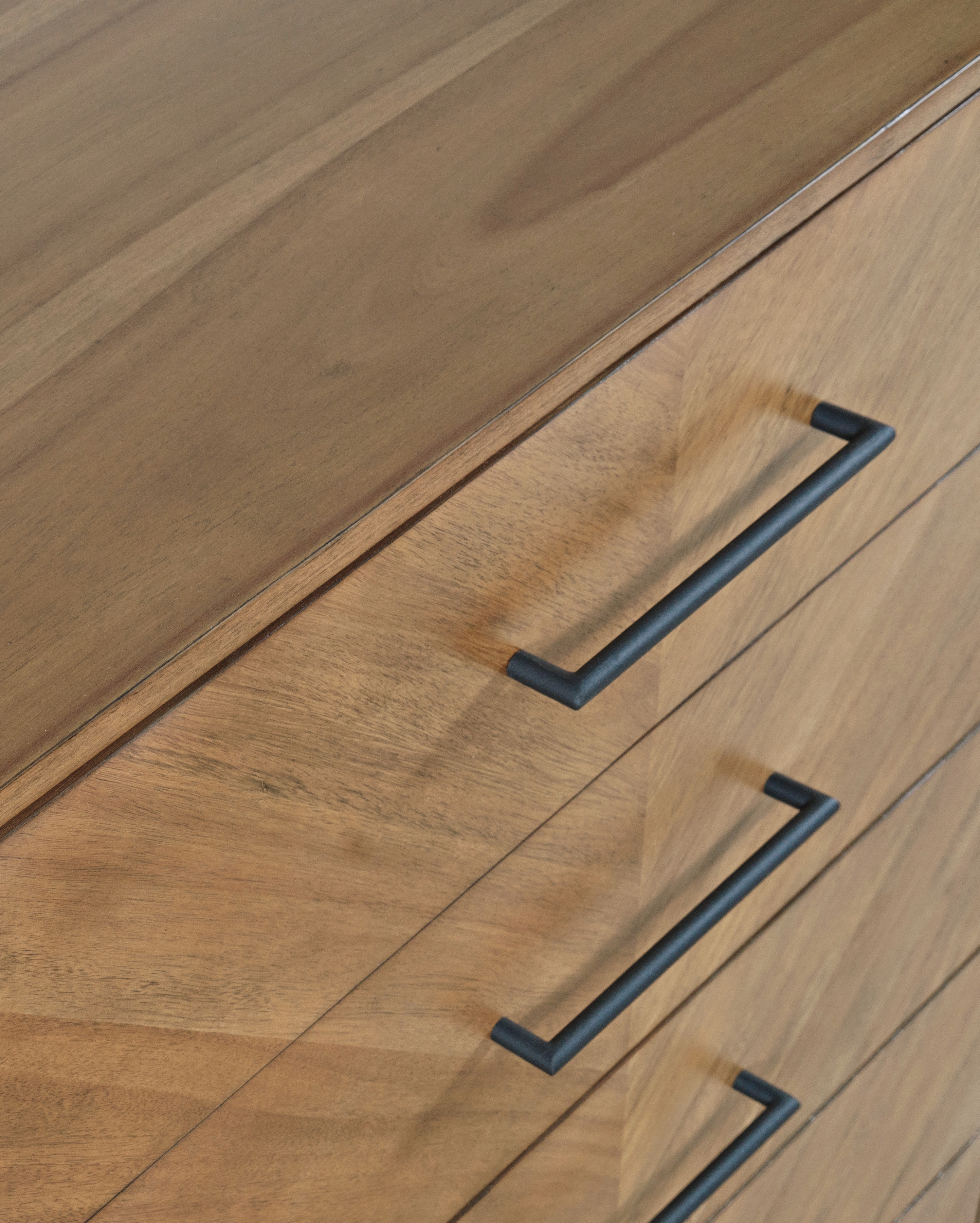 Jofran Eloquence Chest