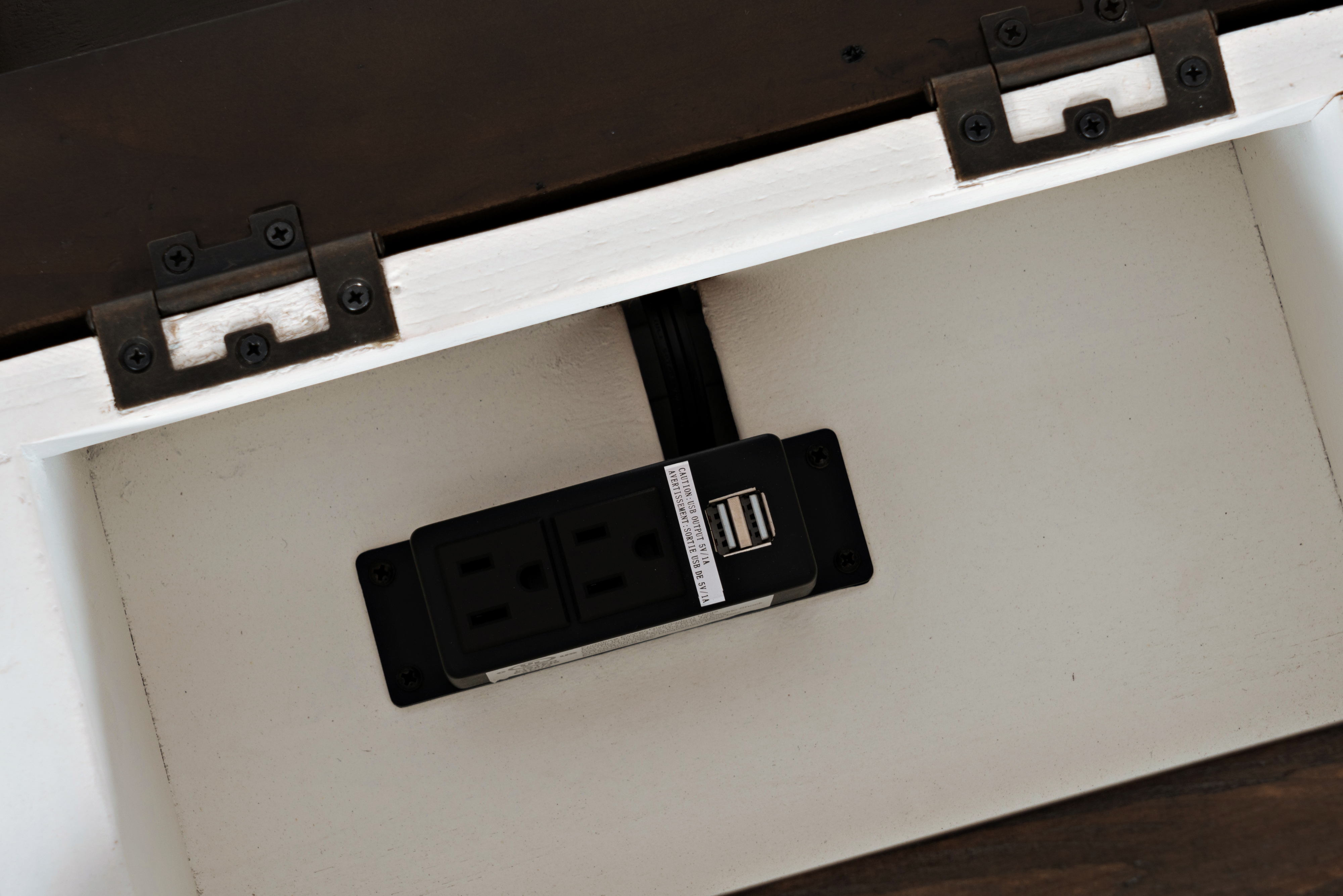 Jofran Madison County Power Chairside Table